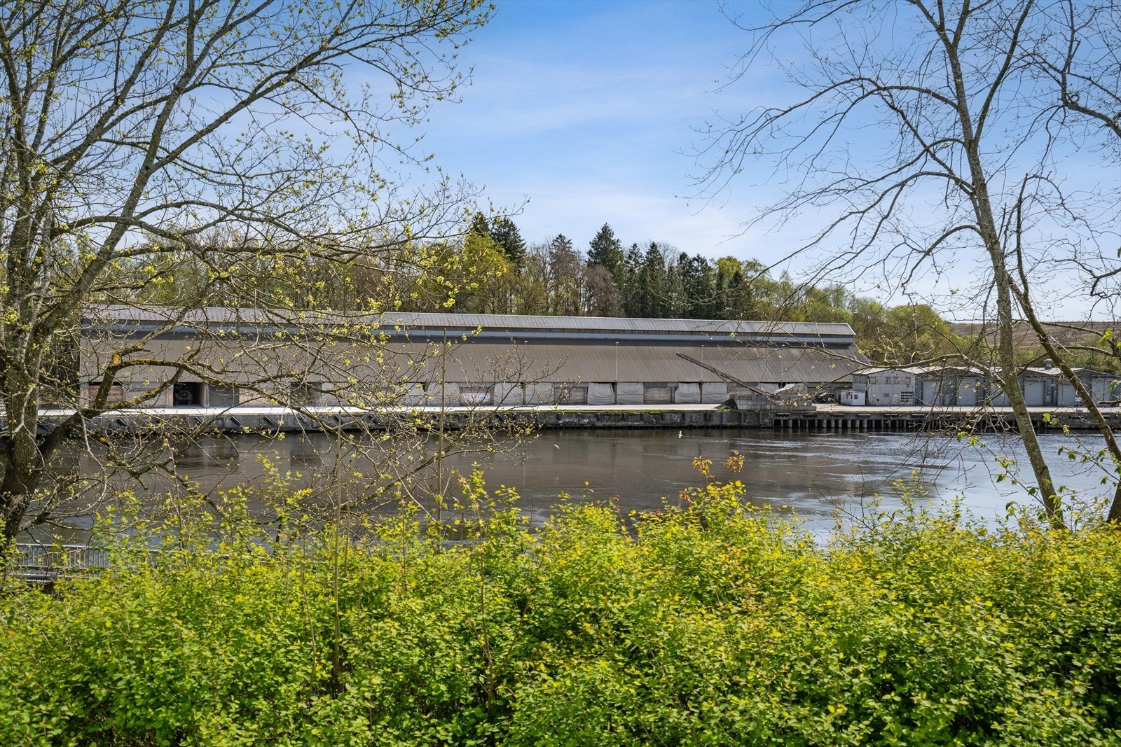 Utsikt over Glomma fra balkong Galleribilde