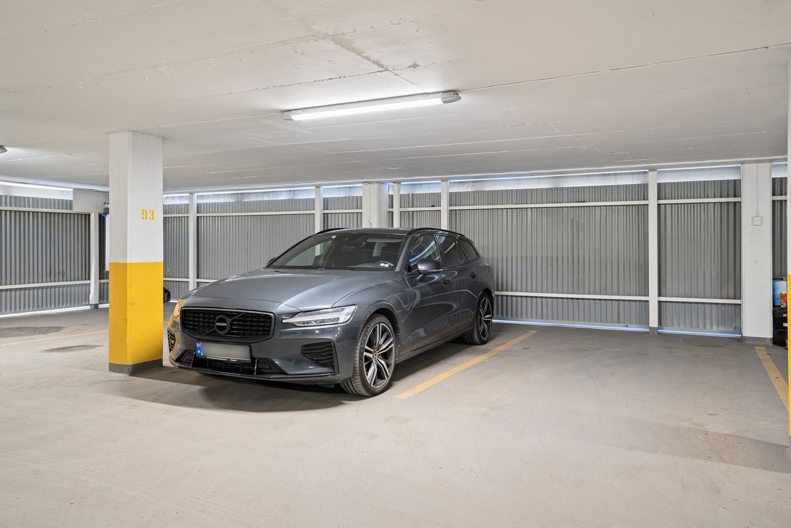 Fast parkeringsplass i lukket anlegg Galleribilde