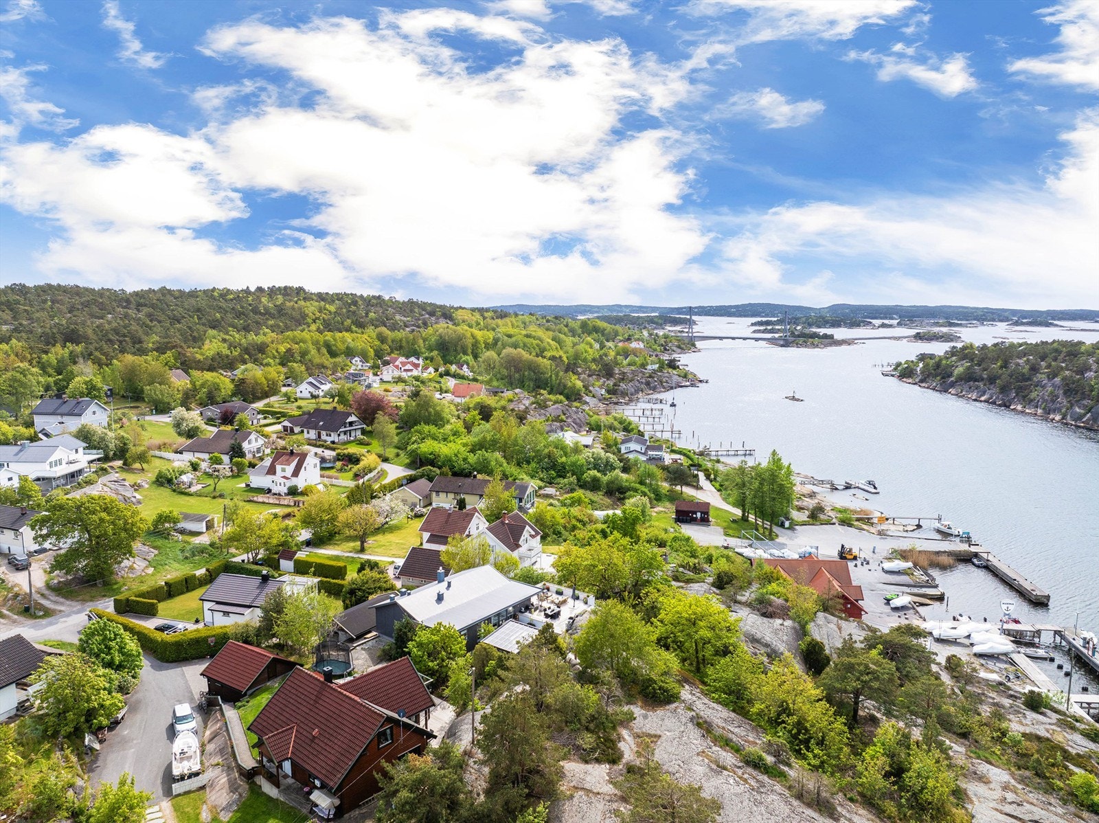 Øyriket Hvaler er lett tilgjengelig enten du sykler, tar bilen fatt eller har egen båt. Galleribilde