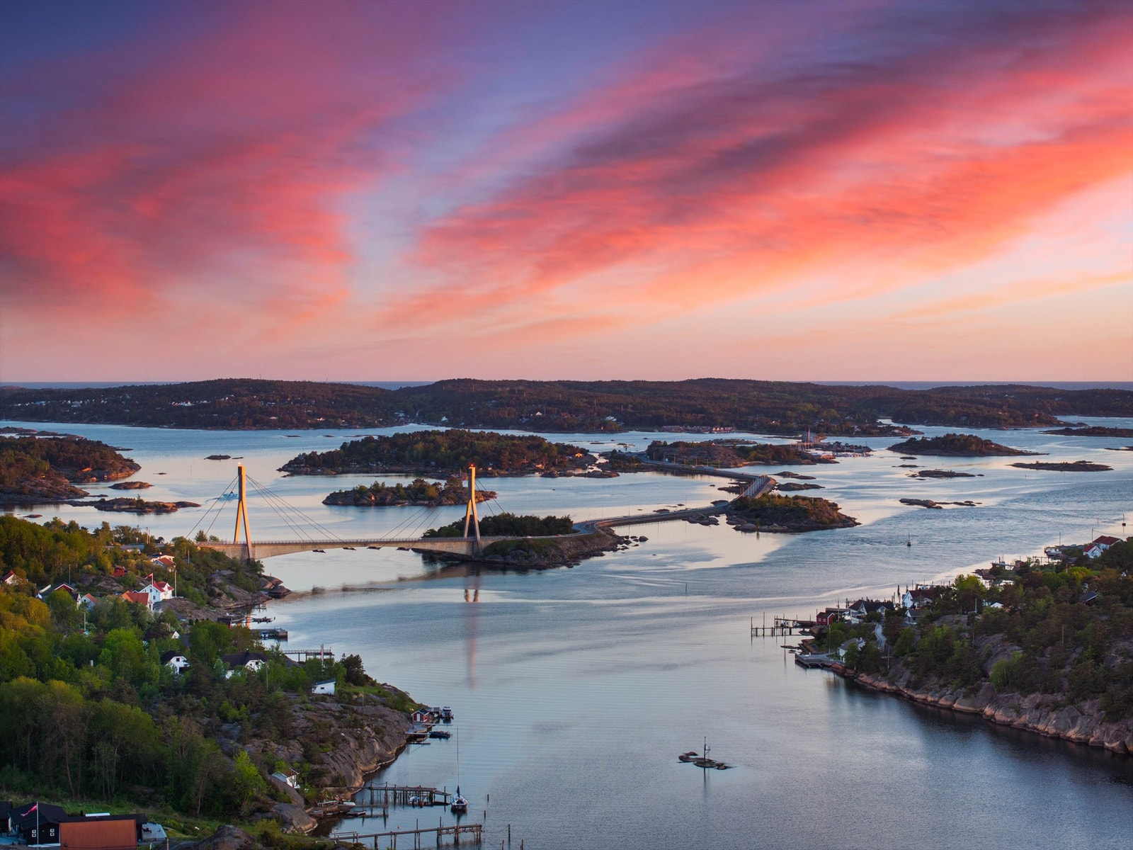 De idylliske Hvalerøyene er få minutter unna, samt kun drøye 10 minutter i bil til Fredrikstad sentrum. Galleribilde
