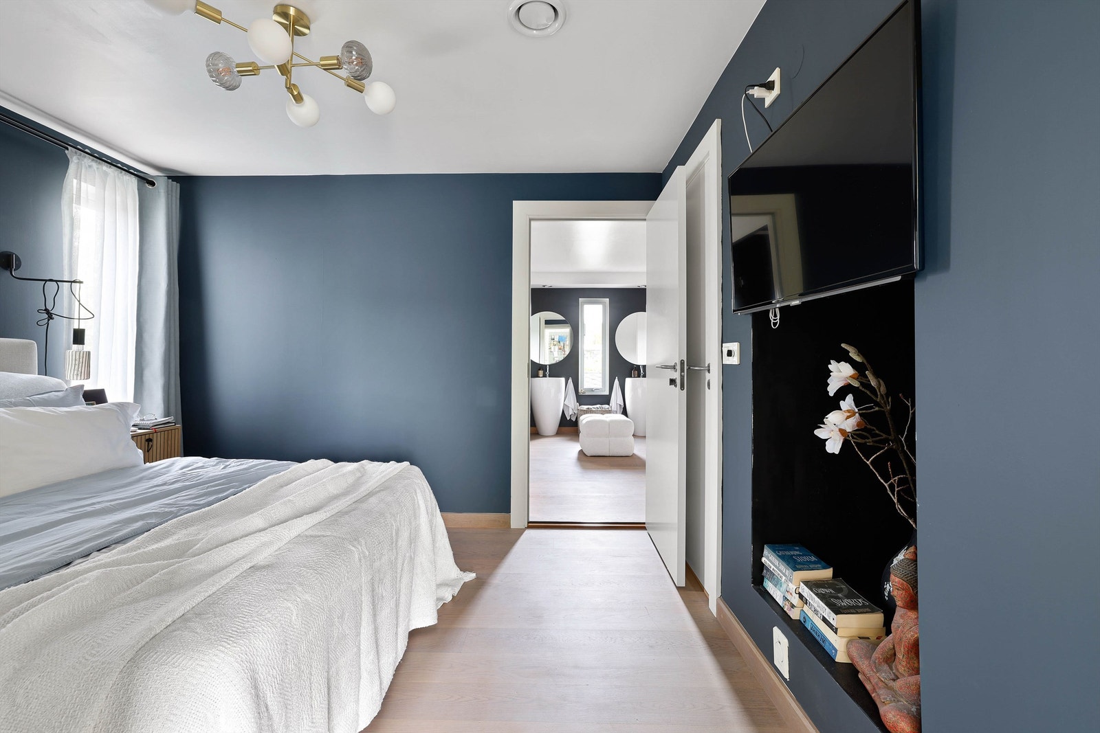 Direkte tilgang til eget bad er i det daglige både praktisk og bekvemmelig. Galleribilde