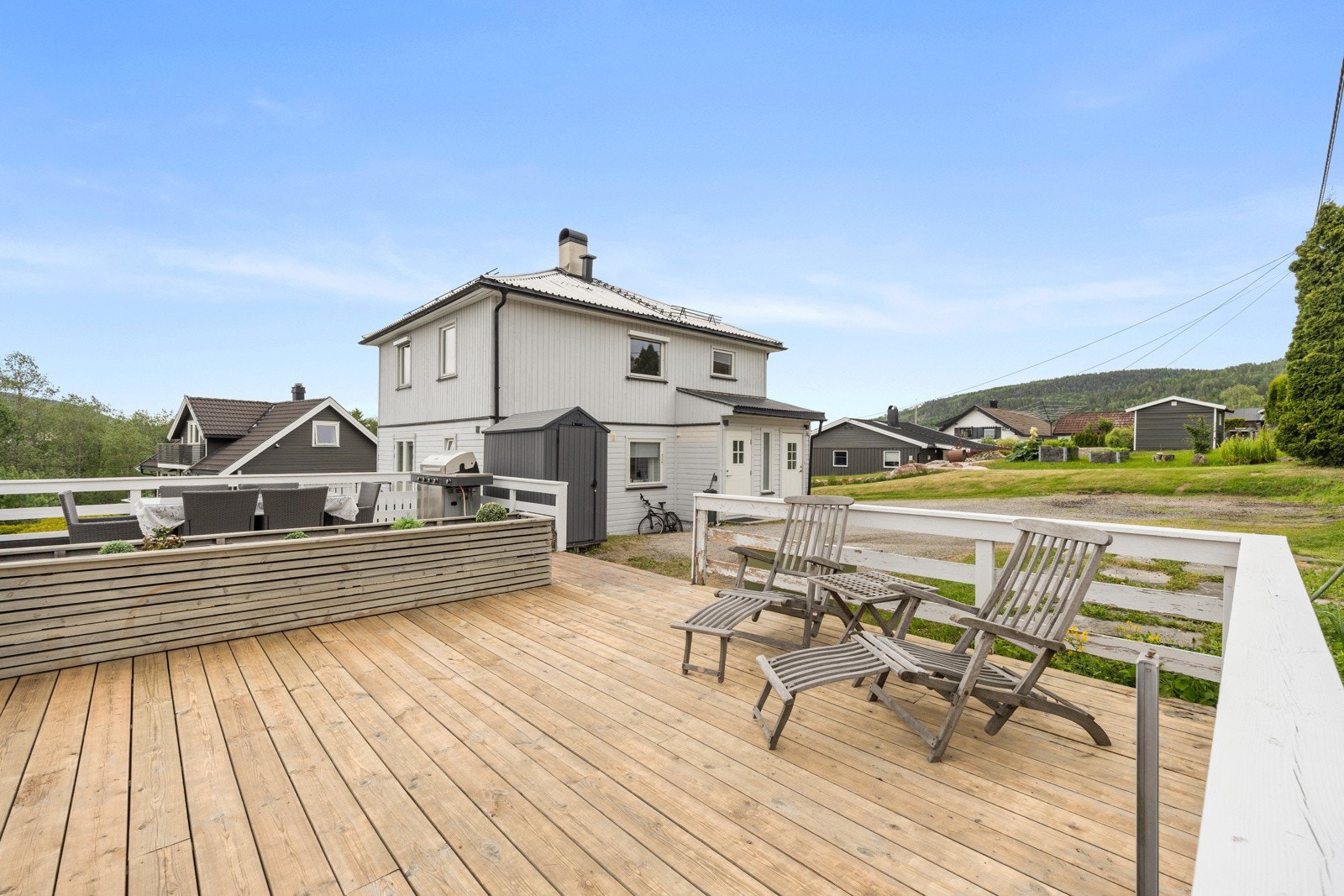 Proaktiv v/Ola Skarra Arnesen presenterer Lerpeveien 397A. Halvpart tomannsbolig - denne seksjonen som selges ligger i 2. etasje. Galleribilde