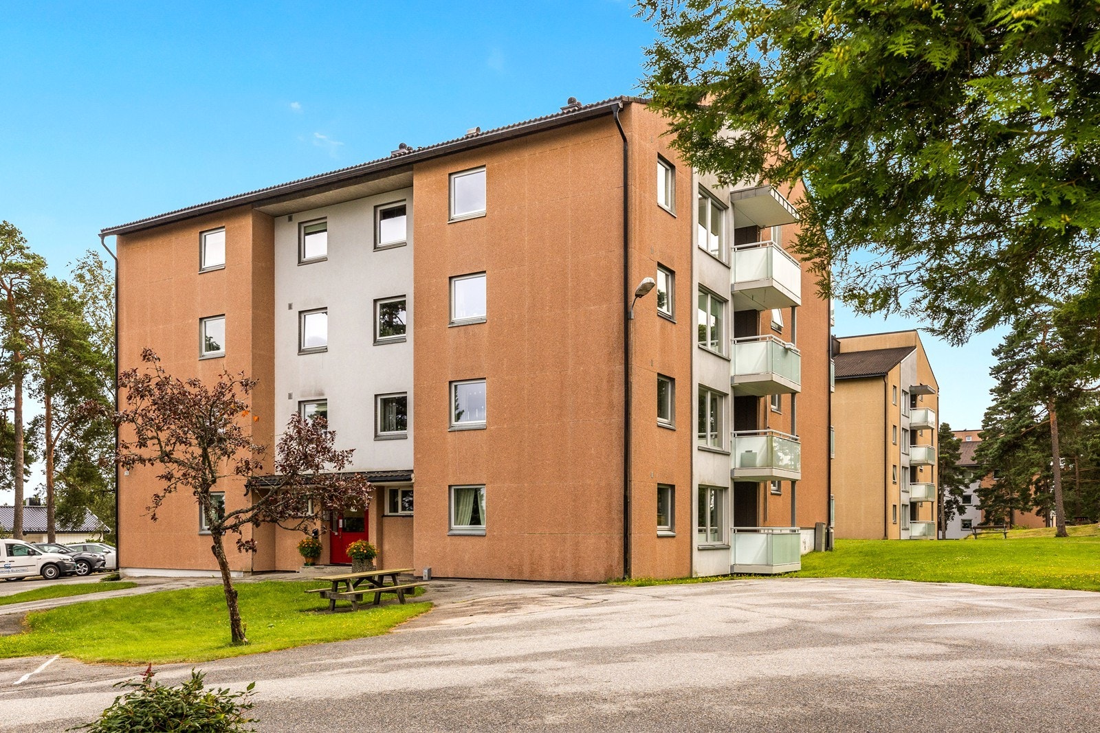 Leiligheten ligger i 1. etasje i boligblokk. Galleribilde