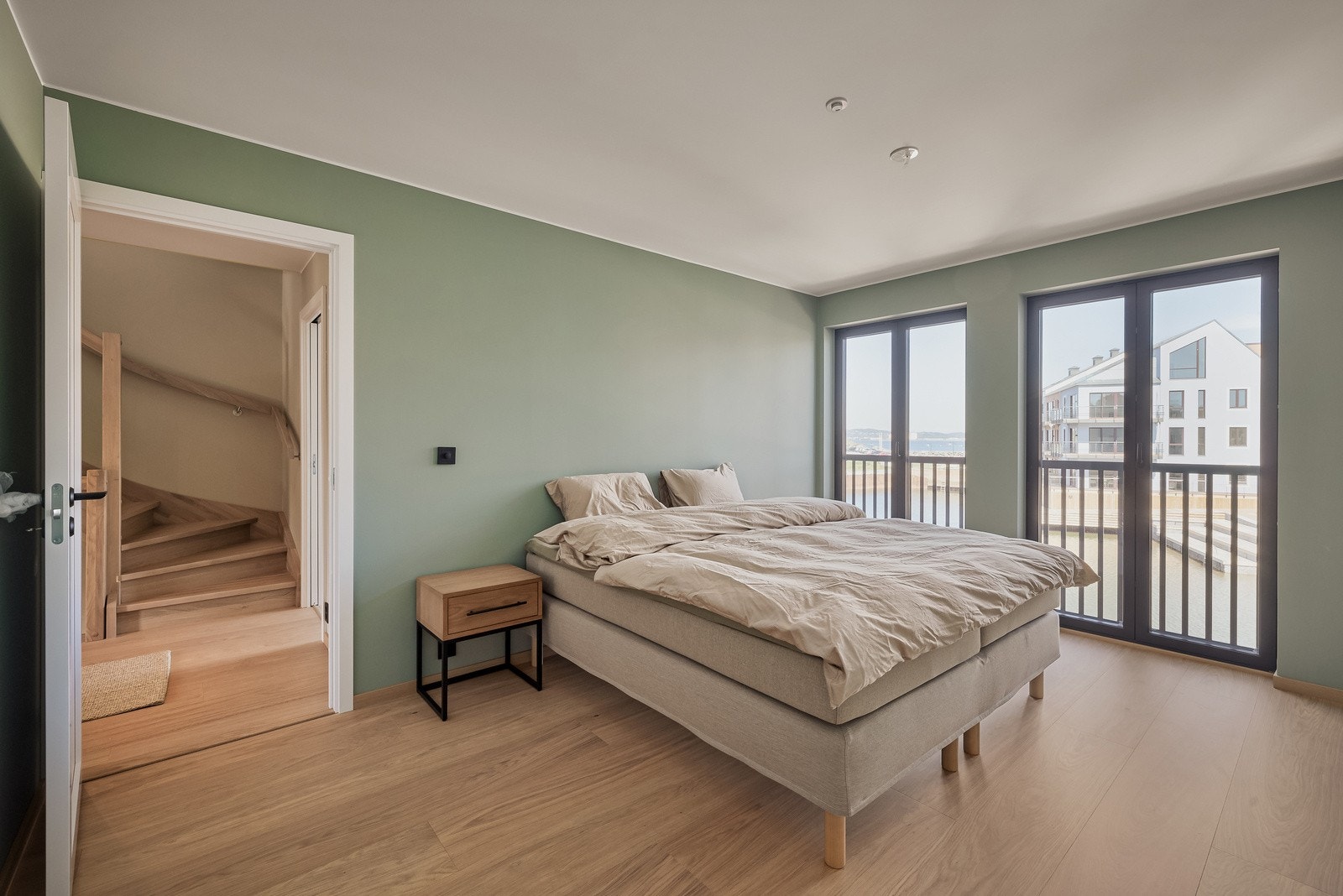 Tre av soverommene ligger i 2. etasje Galleribilde