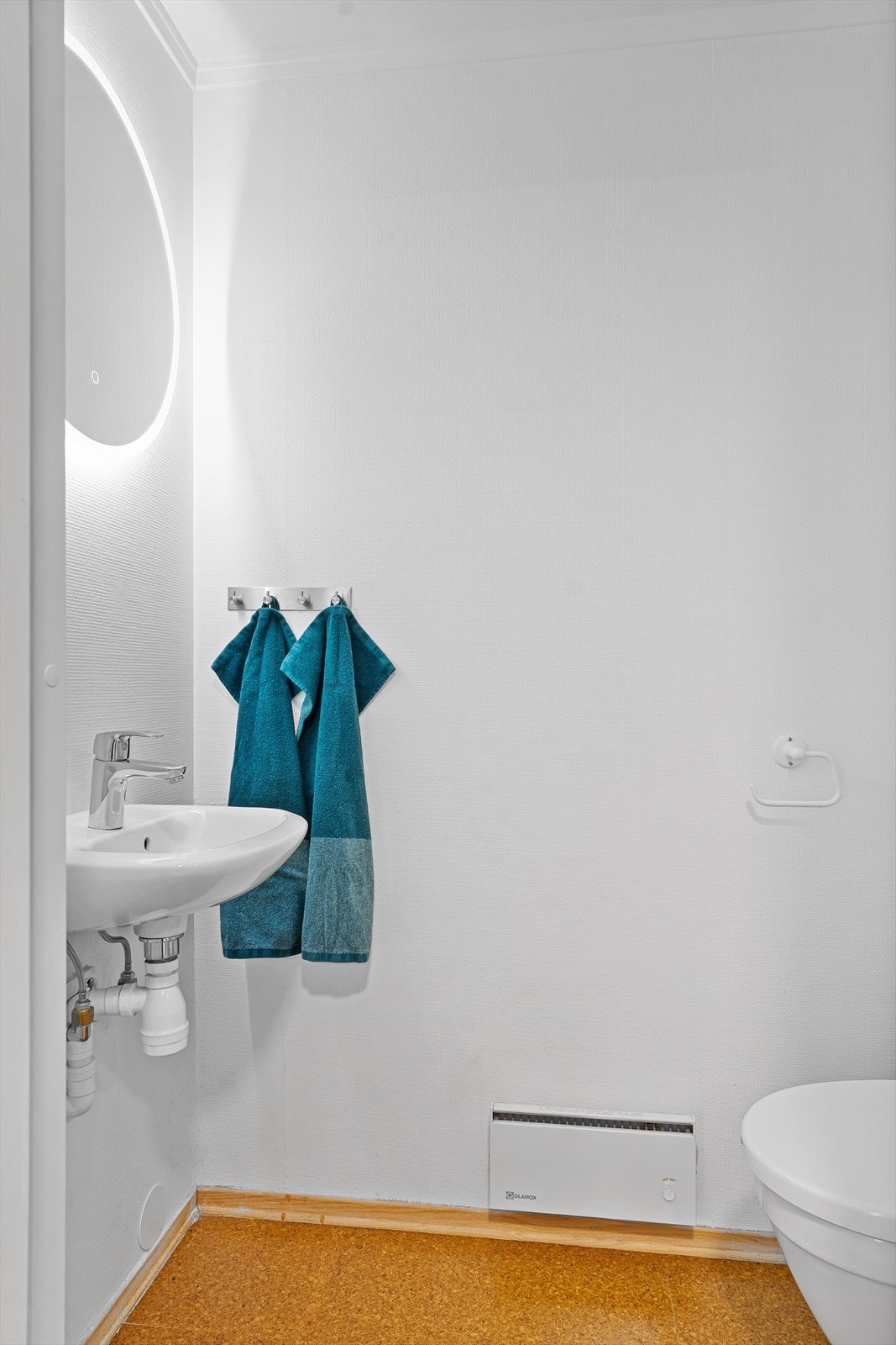 Eget toalettrom - perfekt for gjester og hverdagsbruk Galleribilde