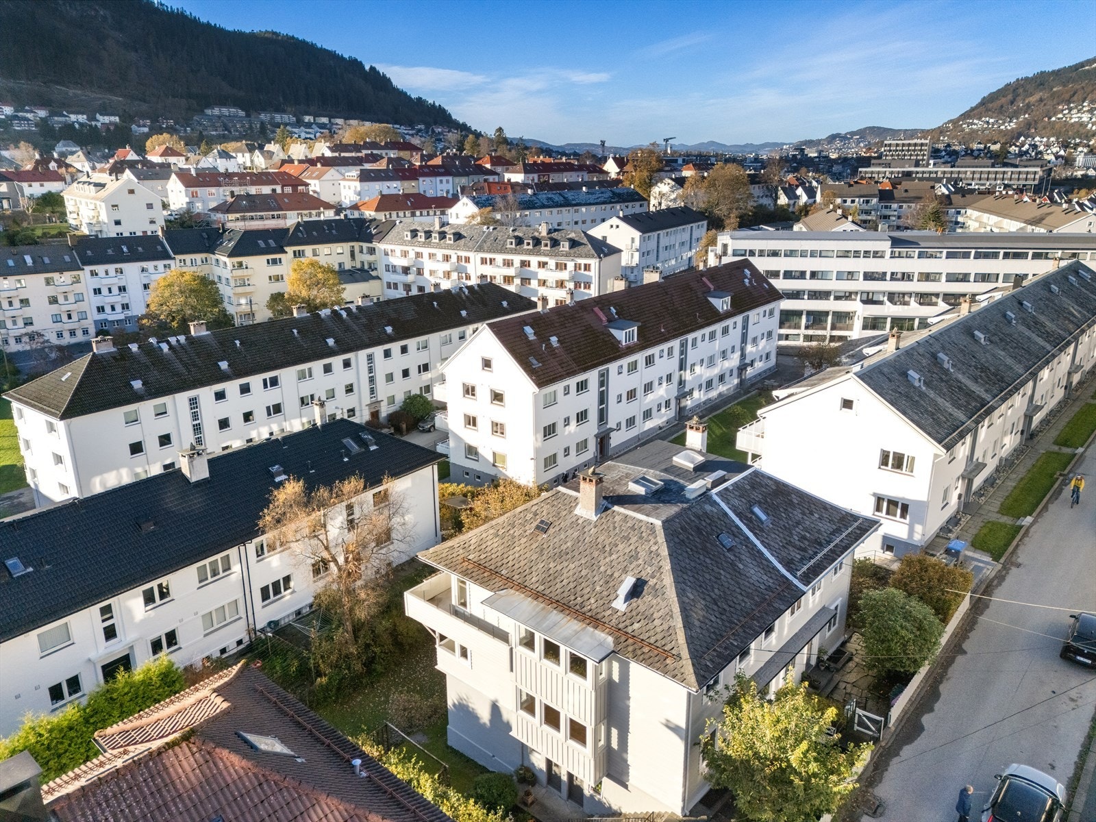 En ideell beliggenhet med gangavstand til studiesteder, Haukeland sykehus, Bybanen, Stadion og øvrige sentrale fasiliteter. Galleribilde