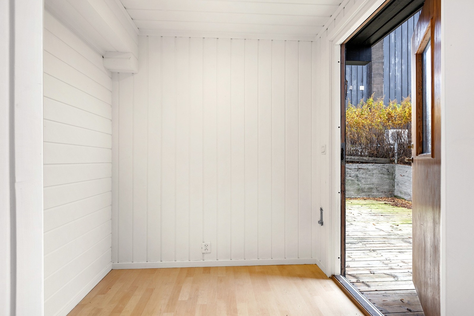 Entre med muligheter for plassering av garderobeskap. Galleribilde