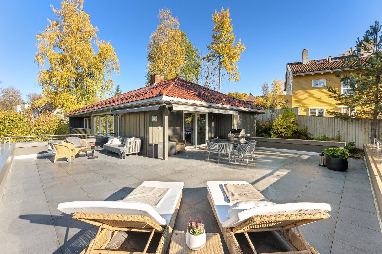 Boligen kan skilte med en terrasse på 67 m² - en romslig og innbydende uteplass som forlenger oppholdsområdene. Galleribilde