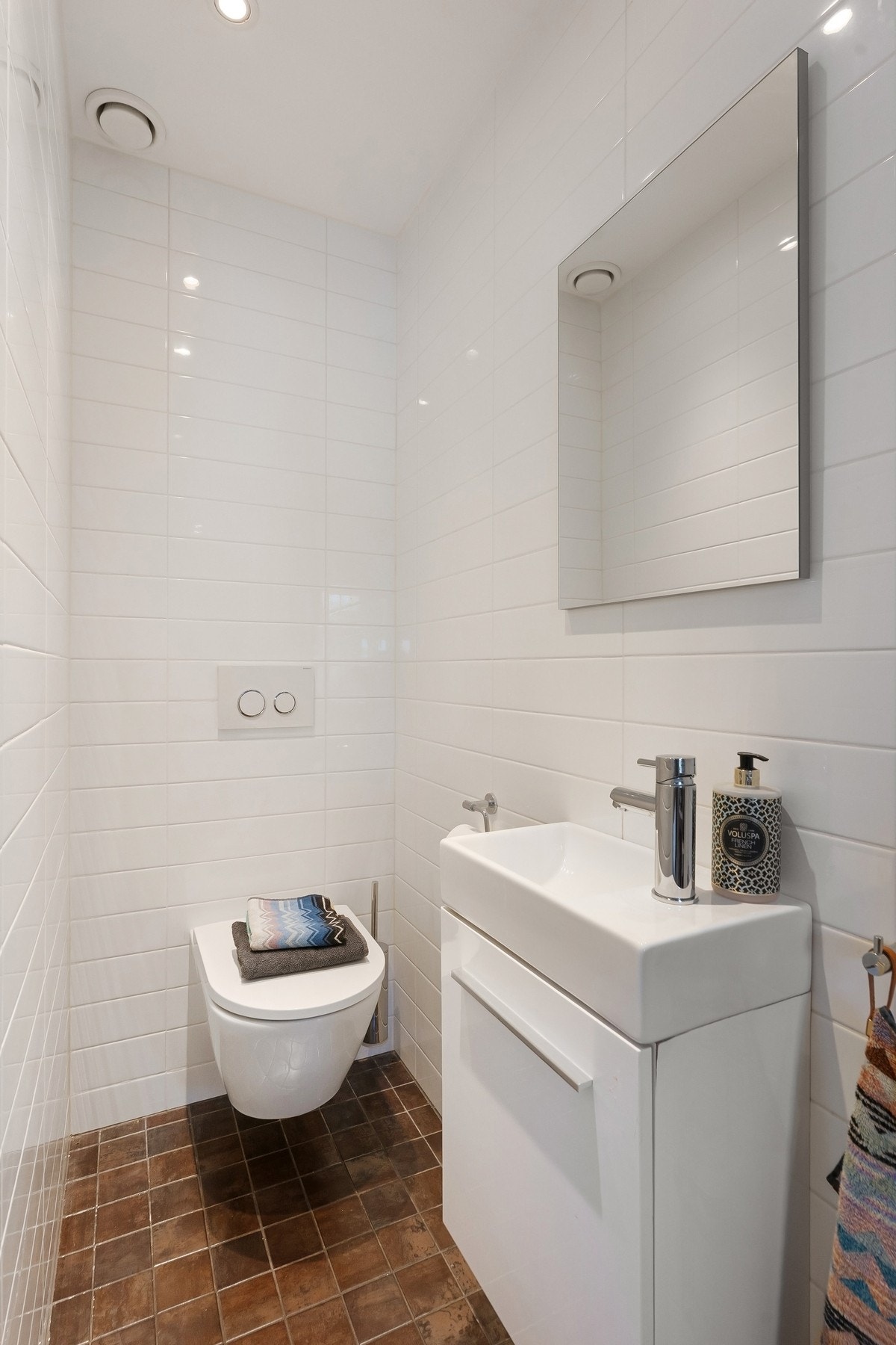 Praktisk gjestetoalett i 2.etasje. Galleribilde