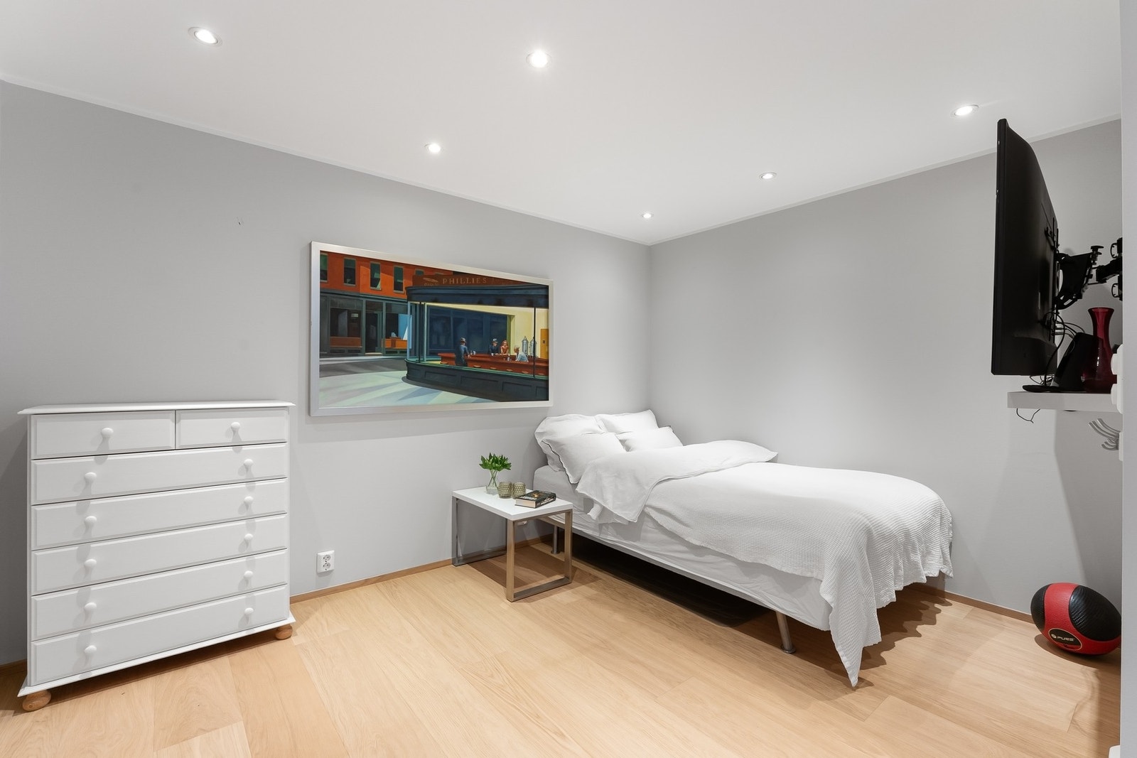 Deler av stuen er i dag innredet som alkove/treningsrom. Galleribilde