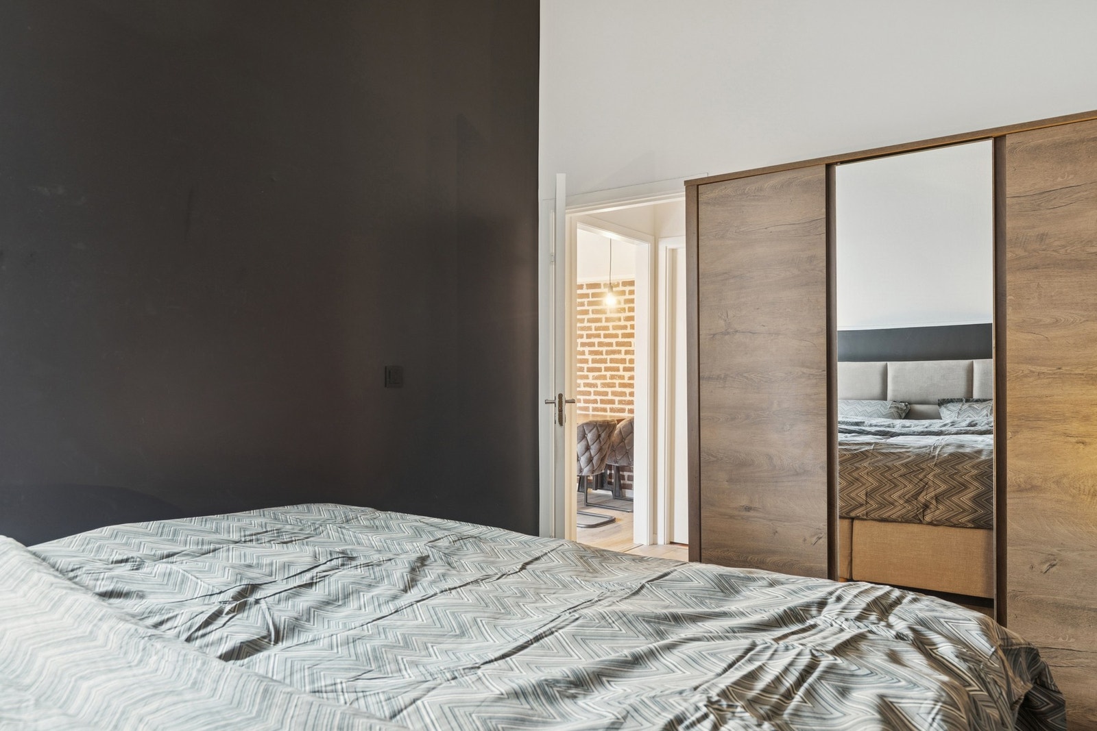 Stor garderobeløsning med god oppbevaringsplass. Galleribilde