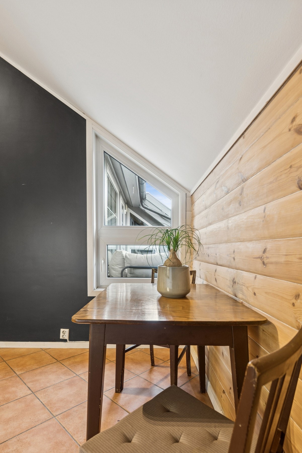 Det er god plass til spisebord i tilknytning til kjøkkenet. Galleribilde