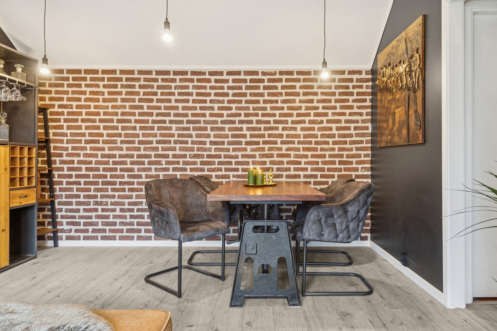 Stuen har god plass til spisegruppe for 4-6 personer. Galleribilde