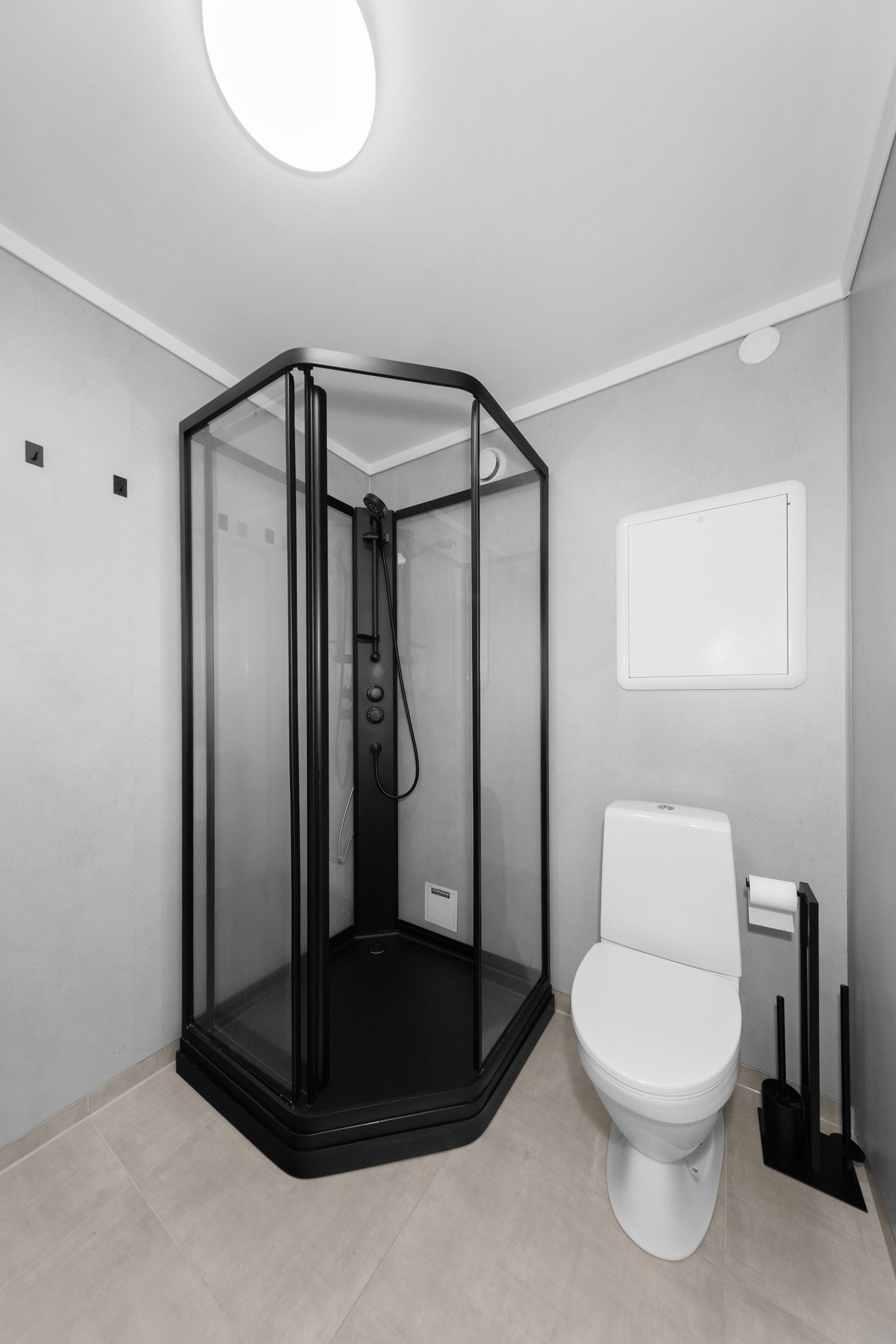 Badet med dusjkabinett Galleribilde