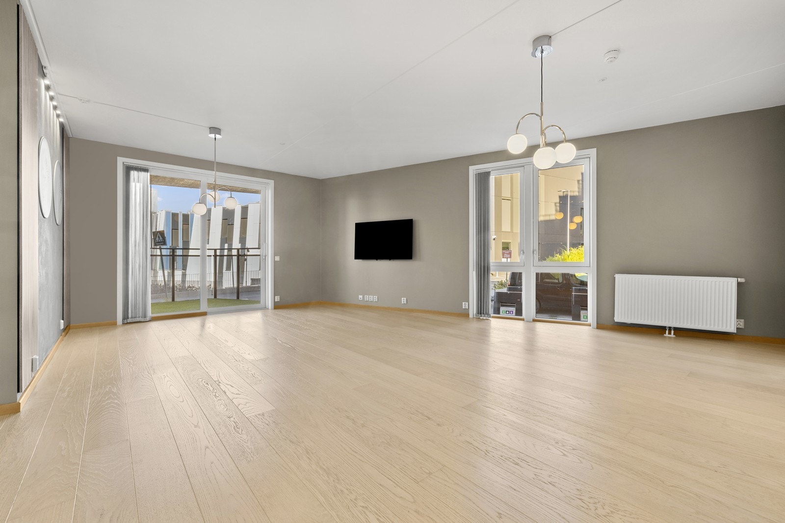 Stuen kan møbleres på flere ulike måter og her er det mulighet for både spisebord, sofagruppe og TV-møblement. Galleribilde