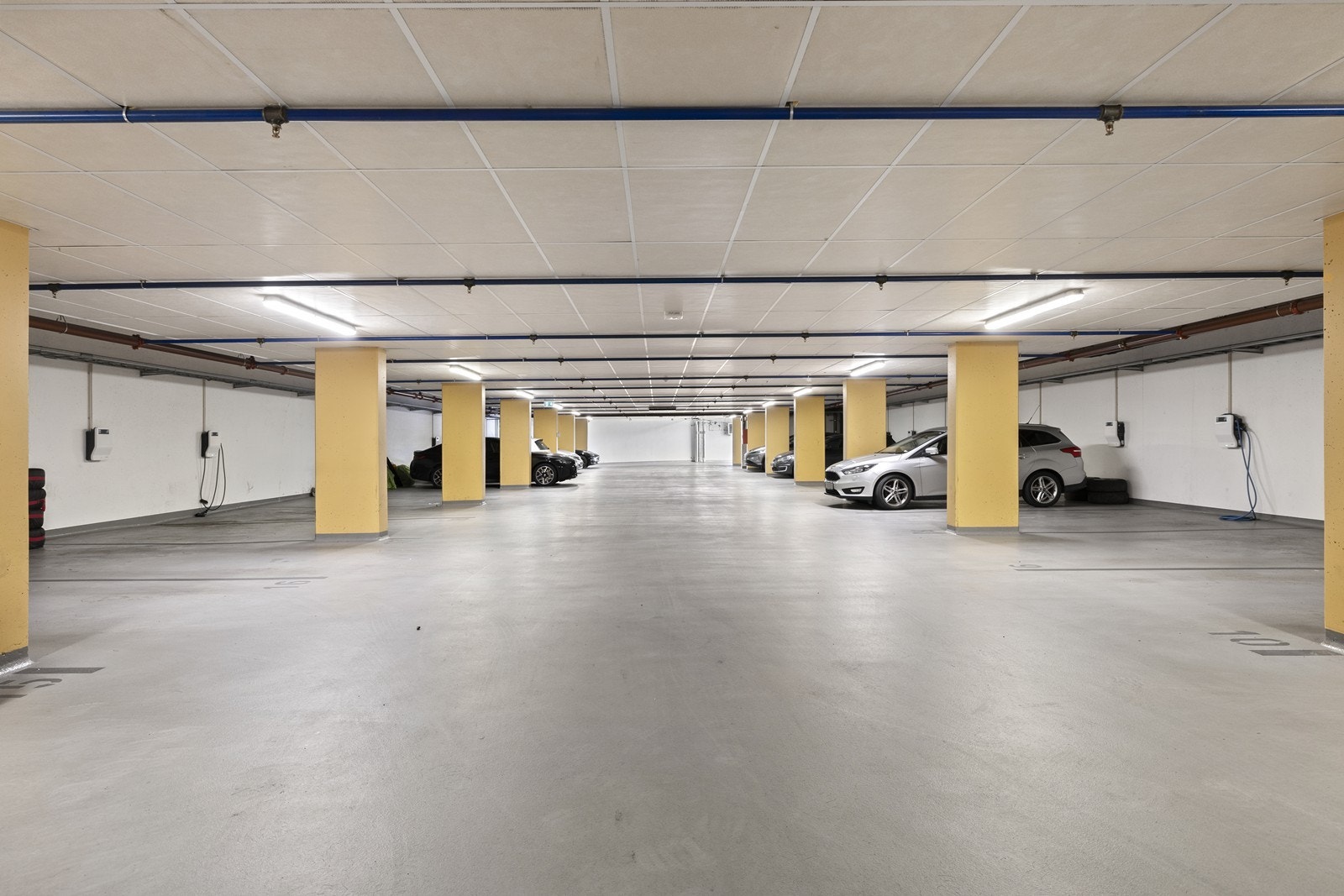 I felles garasjeanlegg medfølger parkeringsplass nummer 12. Galleribilde
