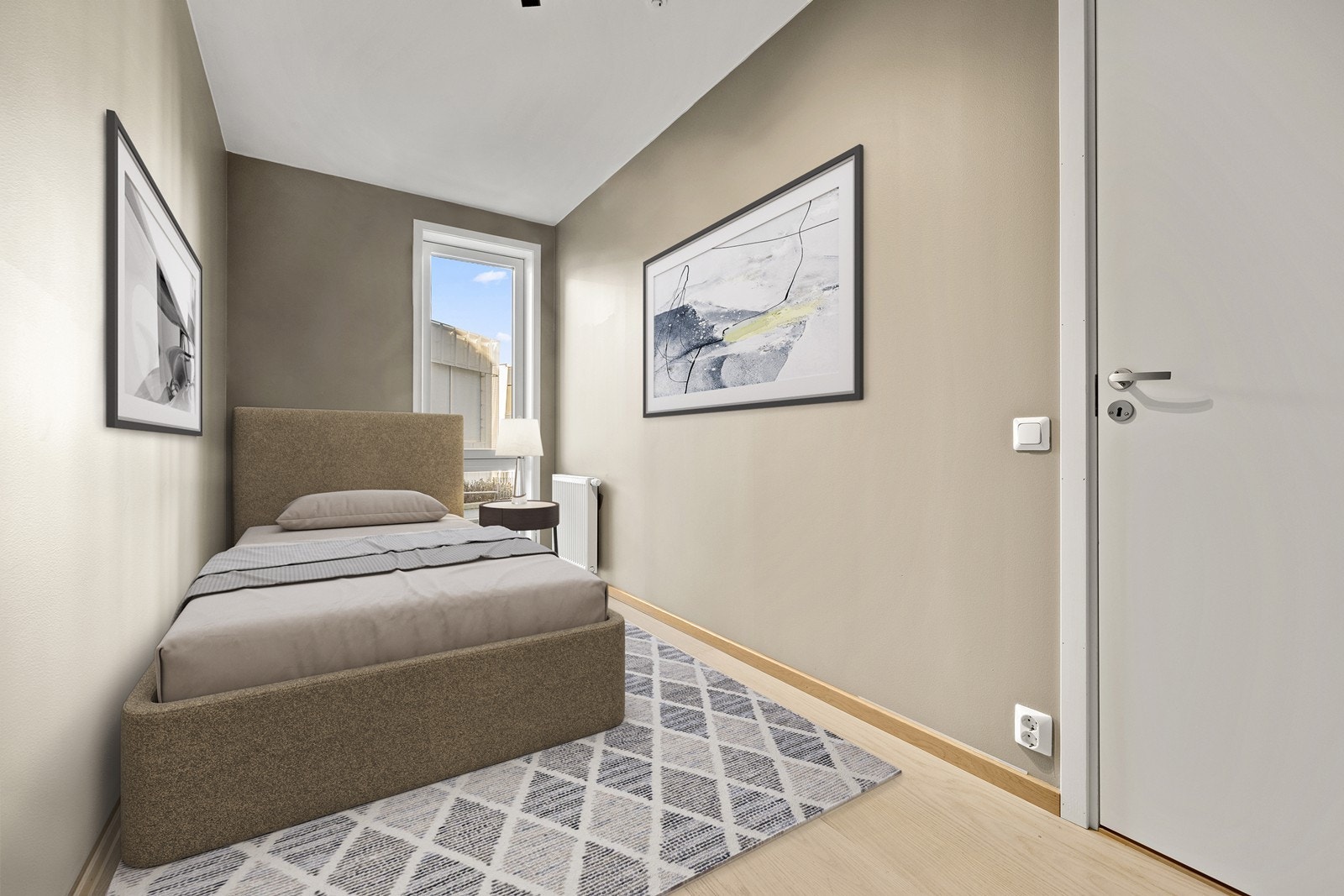 Soverom 3 - Overflater i beige-/bruntoner og parkett på gulv. (Bildet er digitalt møblert) Galleribilde