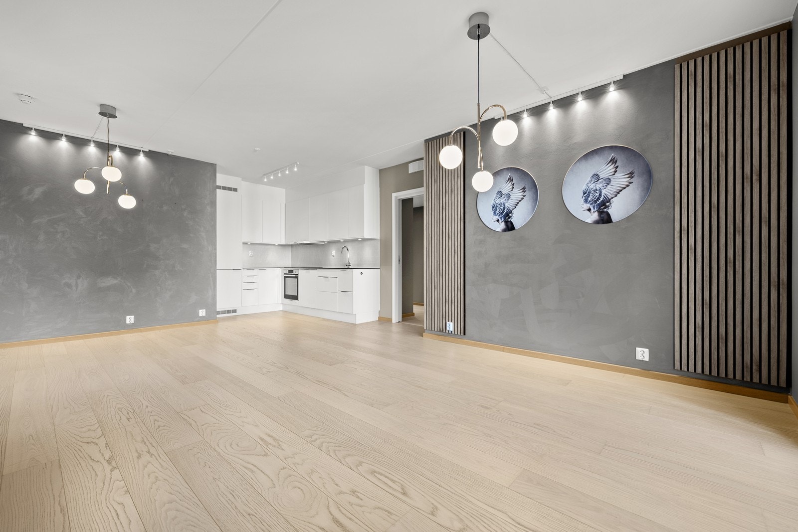 Kjøkken i åpen løsning med stue og med moderne utførelse. Galleribilde