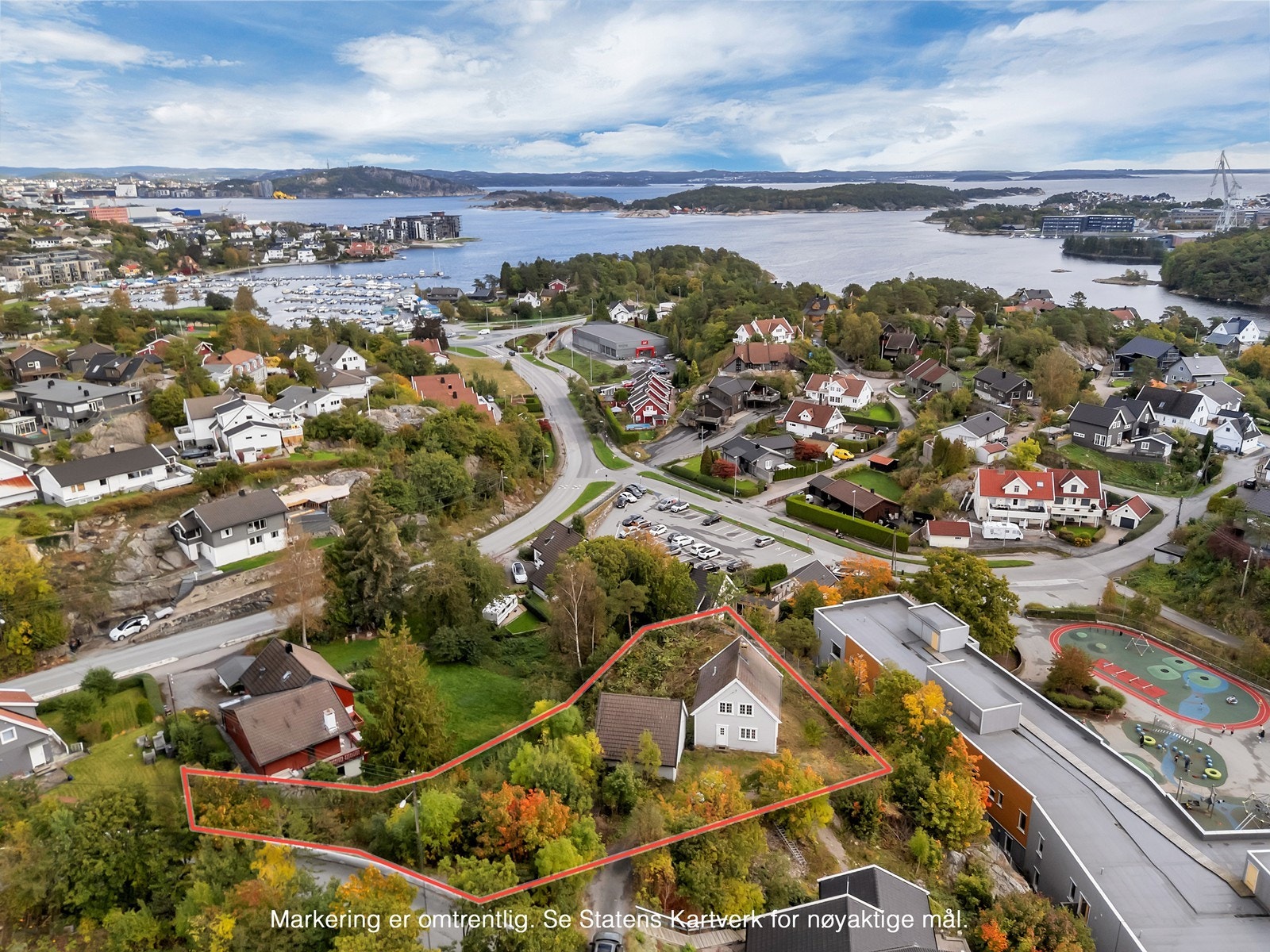 Velkommen til Lerkeveien 5 - en sentralt plassert eiendom i Vågsbygd med potensiale! Galleribilde