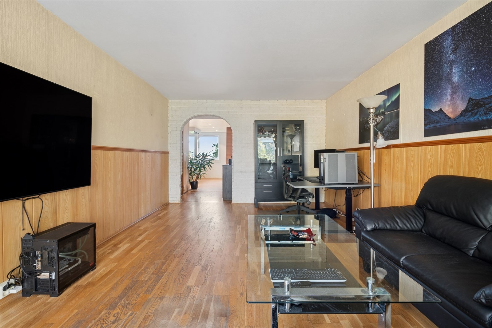 Dette rommet innbyr til avkobling, sosialt samvær og gode middager med venner og kjære. Galleribilde