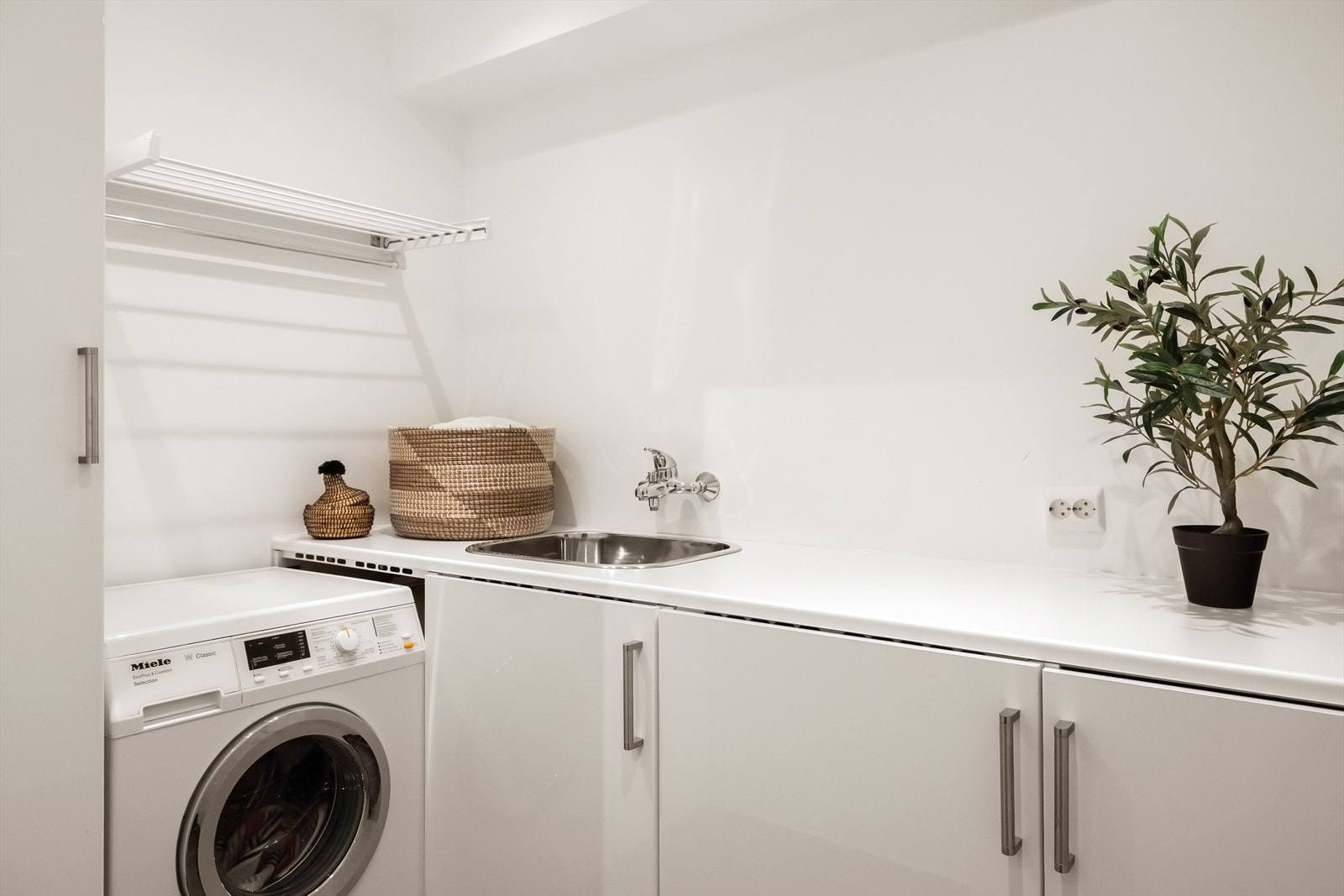 Separat vaskerom ble oppgradert i samme periode som badet. Galleribilde