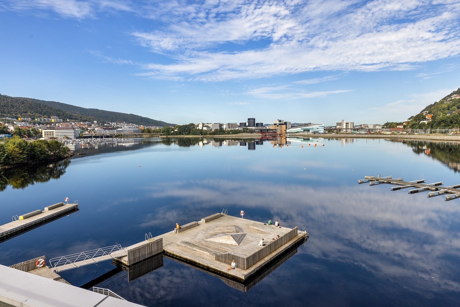 Bading og solplatting innerst i Møllendal er absolutt verdt et besøk. Galleribilde