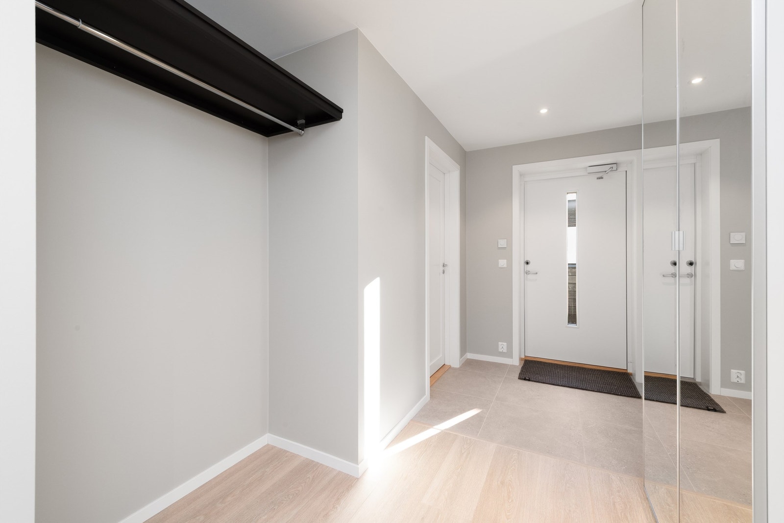 Entré/gang hvor ytterste del er flislagt Galleribilde