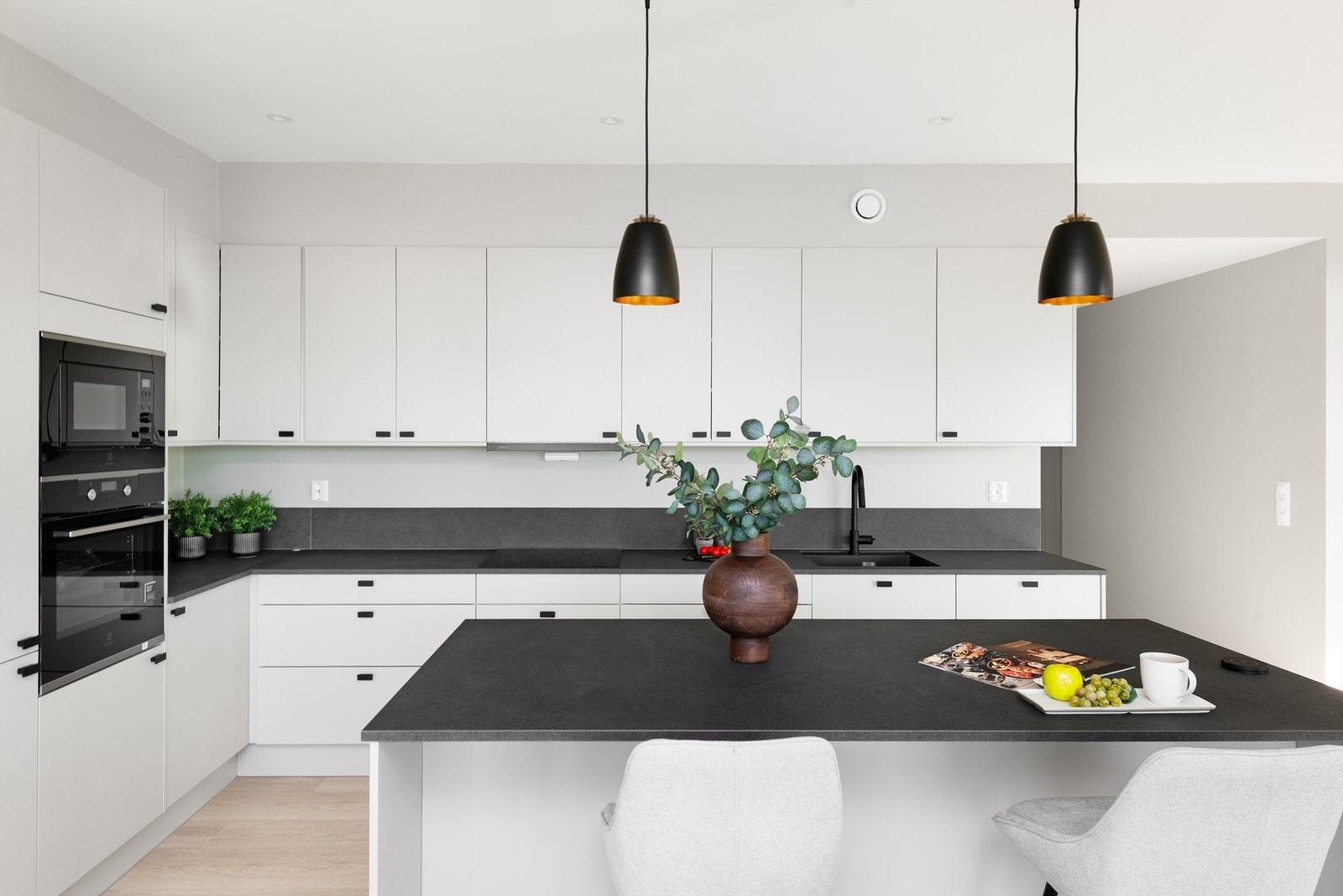 Moderne og innholdsrik innredning Galleribilde