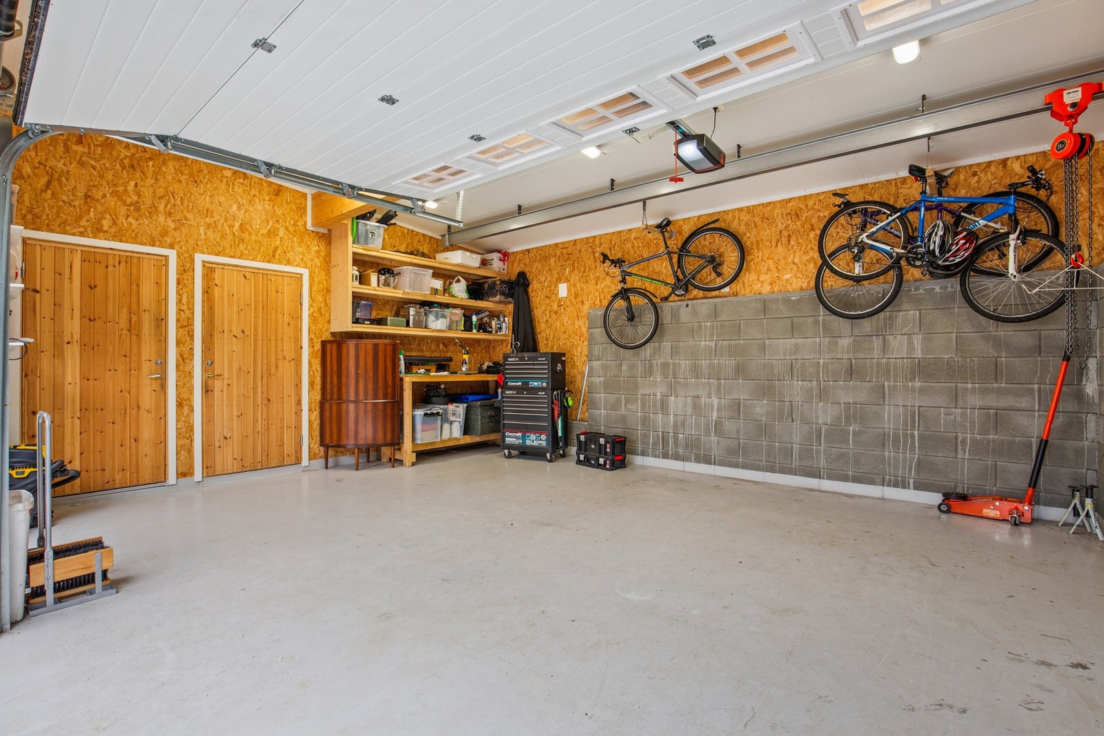 Her er det god plass parkering og oppbevaring Galleribilde