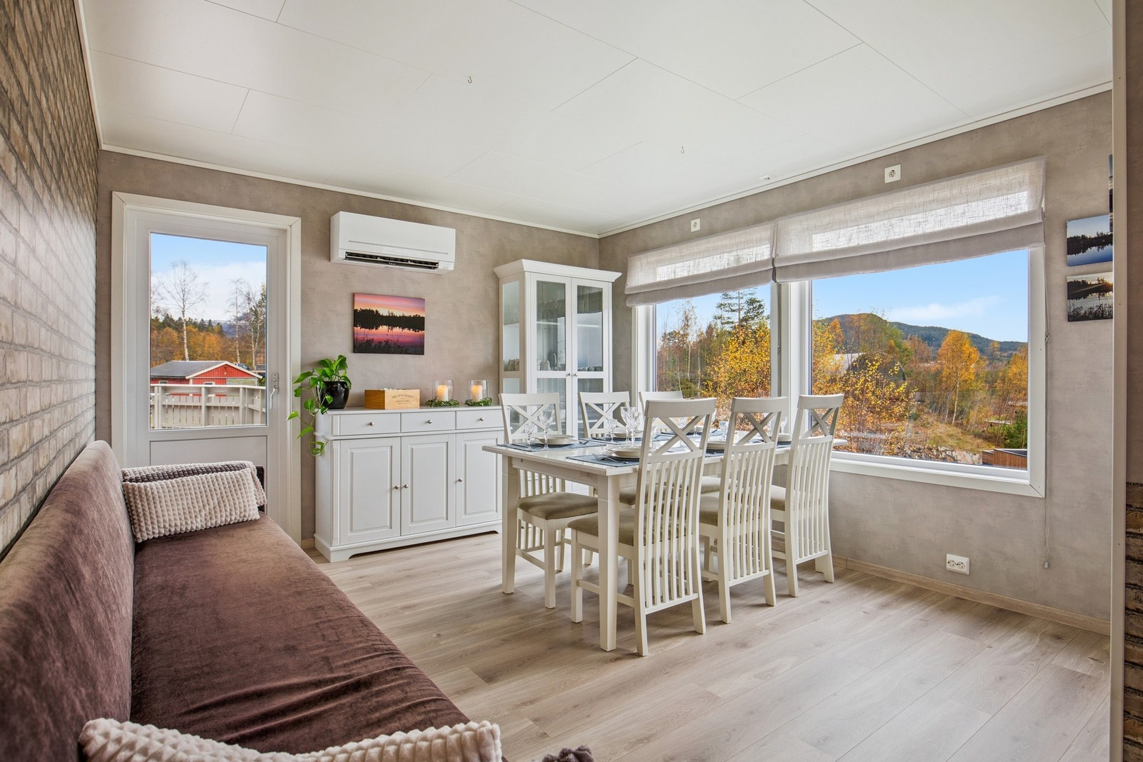 Romslig spisestue Galleribilde