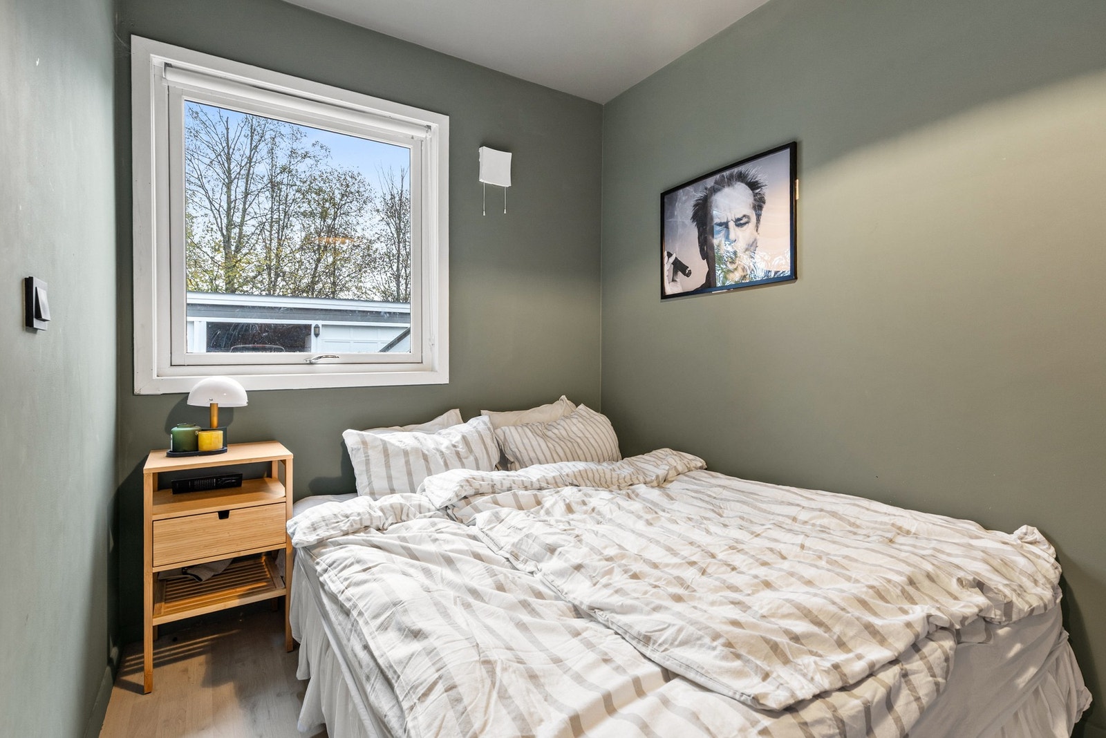 Leiligheten har totalt to soverom, begge med adkomst fra entré Galleribilde