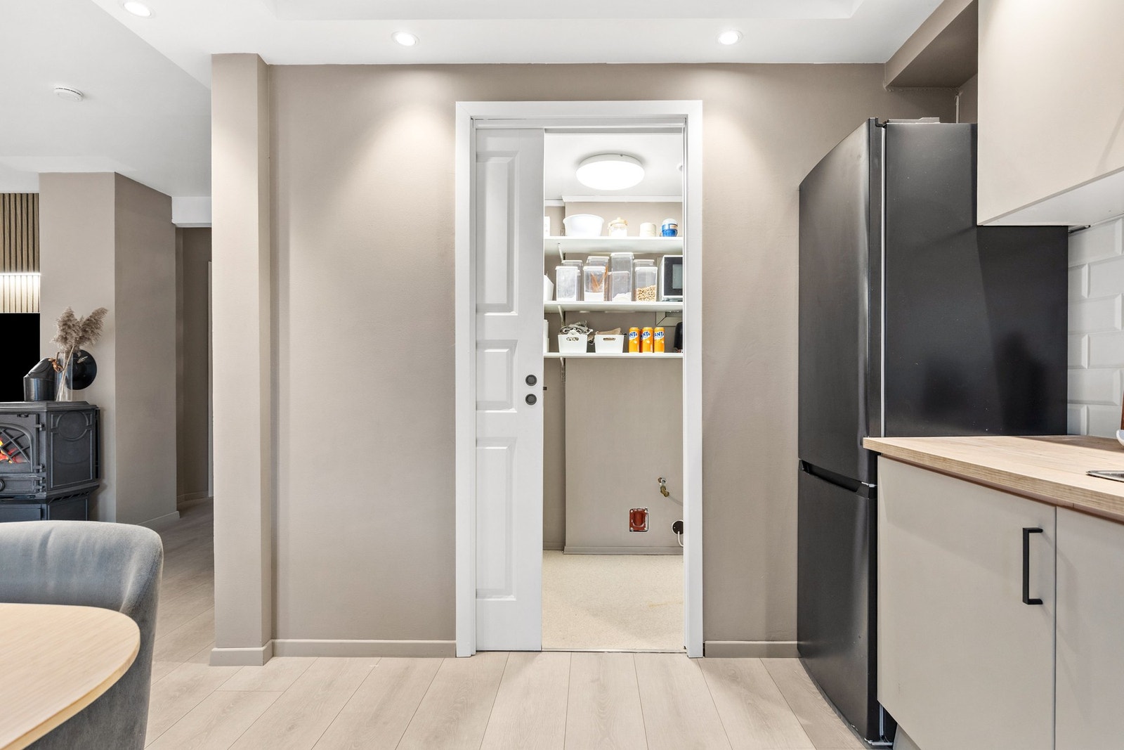 Fra kjøkkenet er det adkomst til bod på ca. 4 kvm Galleribilde