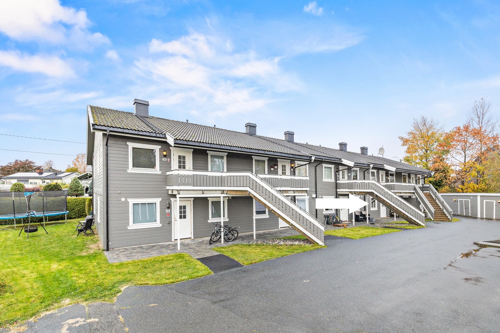 En innbydende og moderne 3-roms selveierleilighet med attraktiv beliggenhet på Røren i Hokksund! Galleribilde