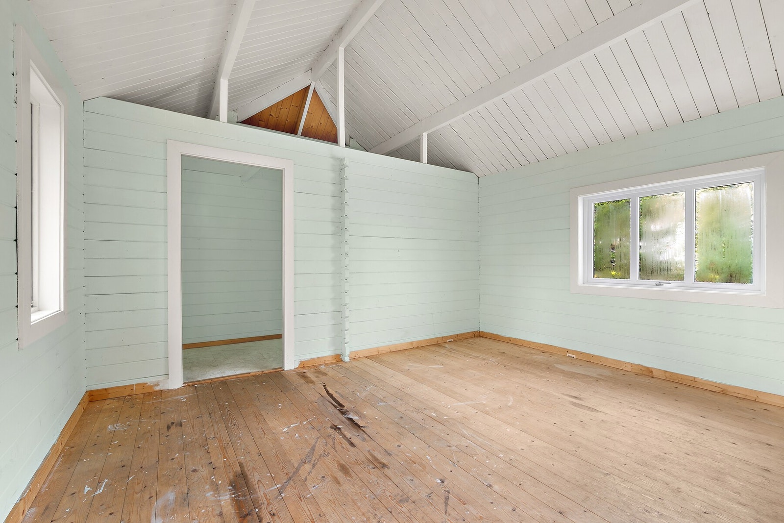 Boligen ble i senere tid tilbygget med er stort allrom. Galleribilde