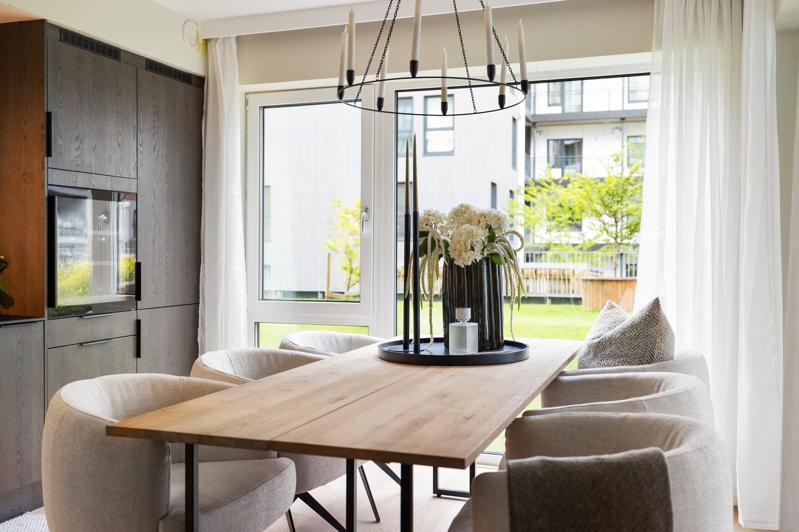 Kjøkken med god spiseplass Galleribilde