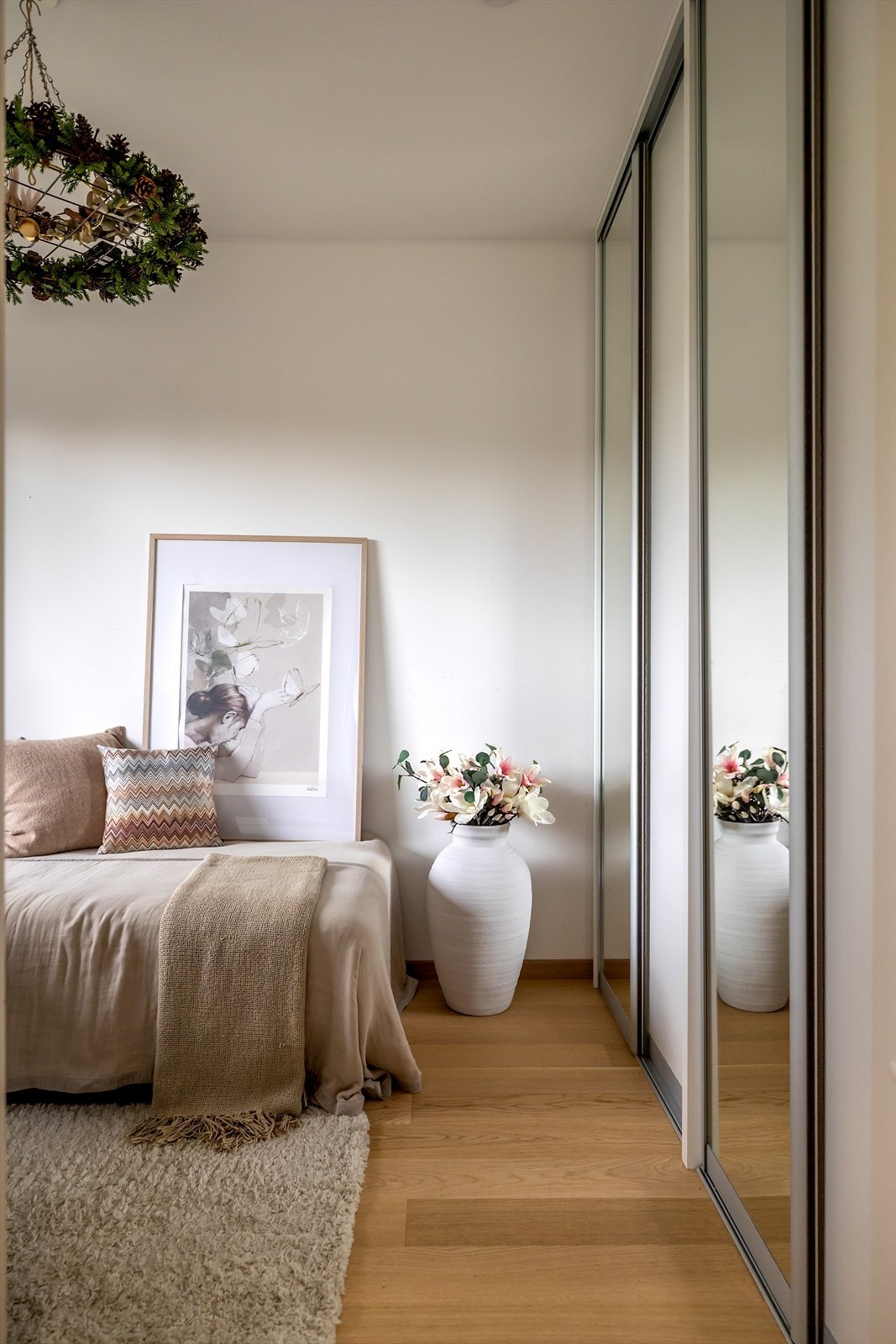 soverom med garderobe Galleribilde