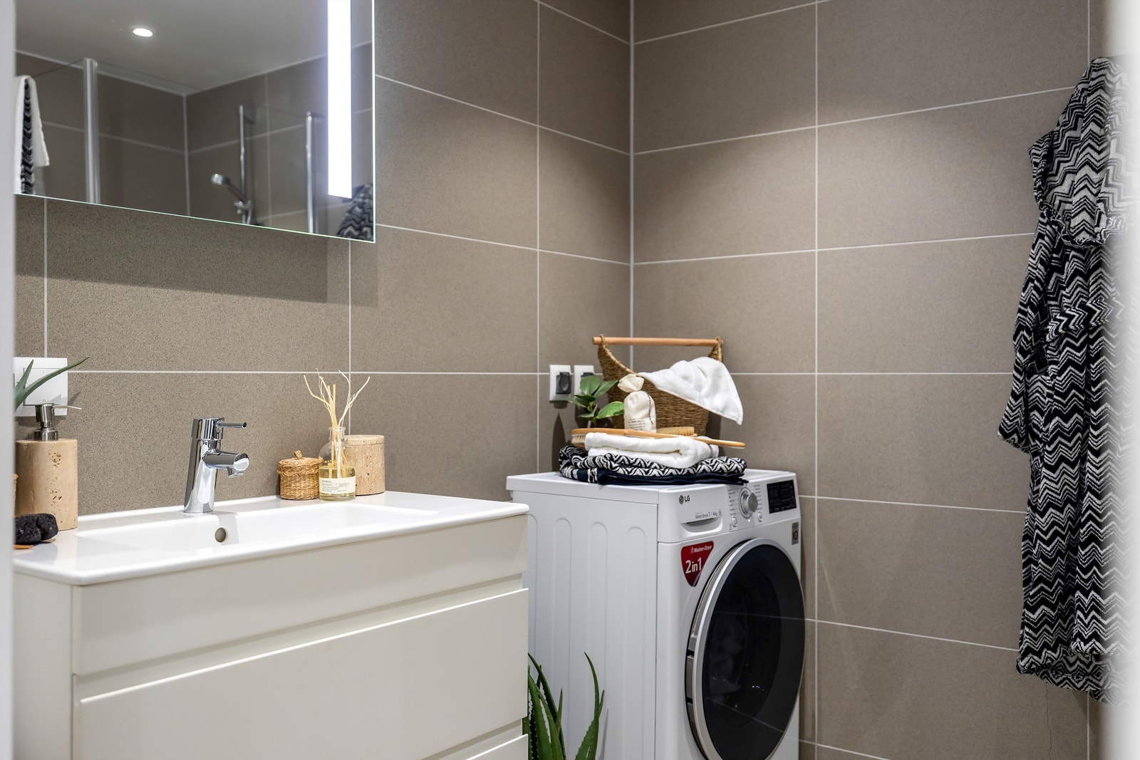 Bad med opplegg for vaskemaskin Galleribilde