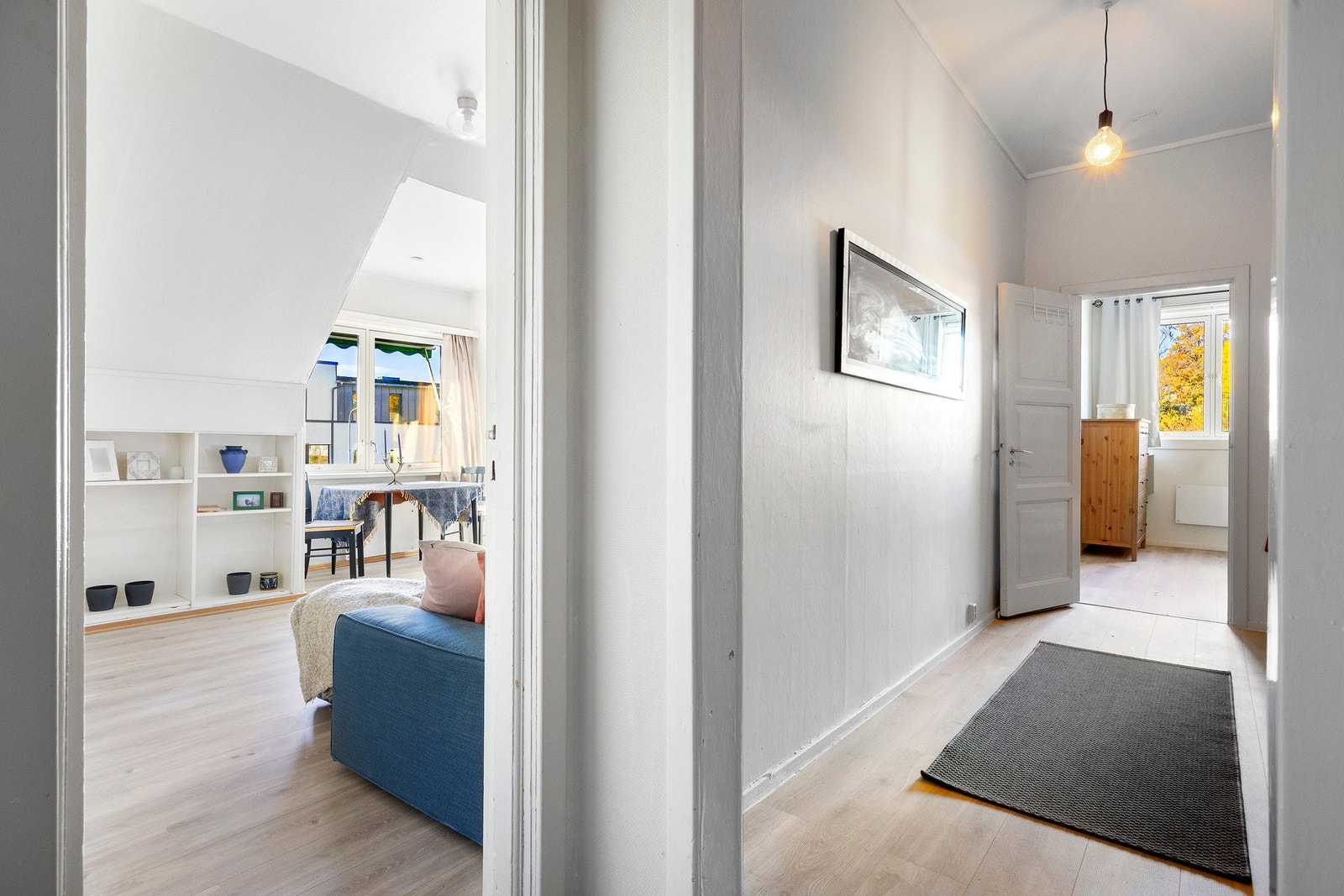 Fra gang mot stue. Galleribilde