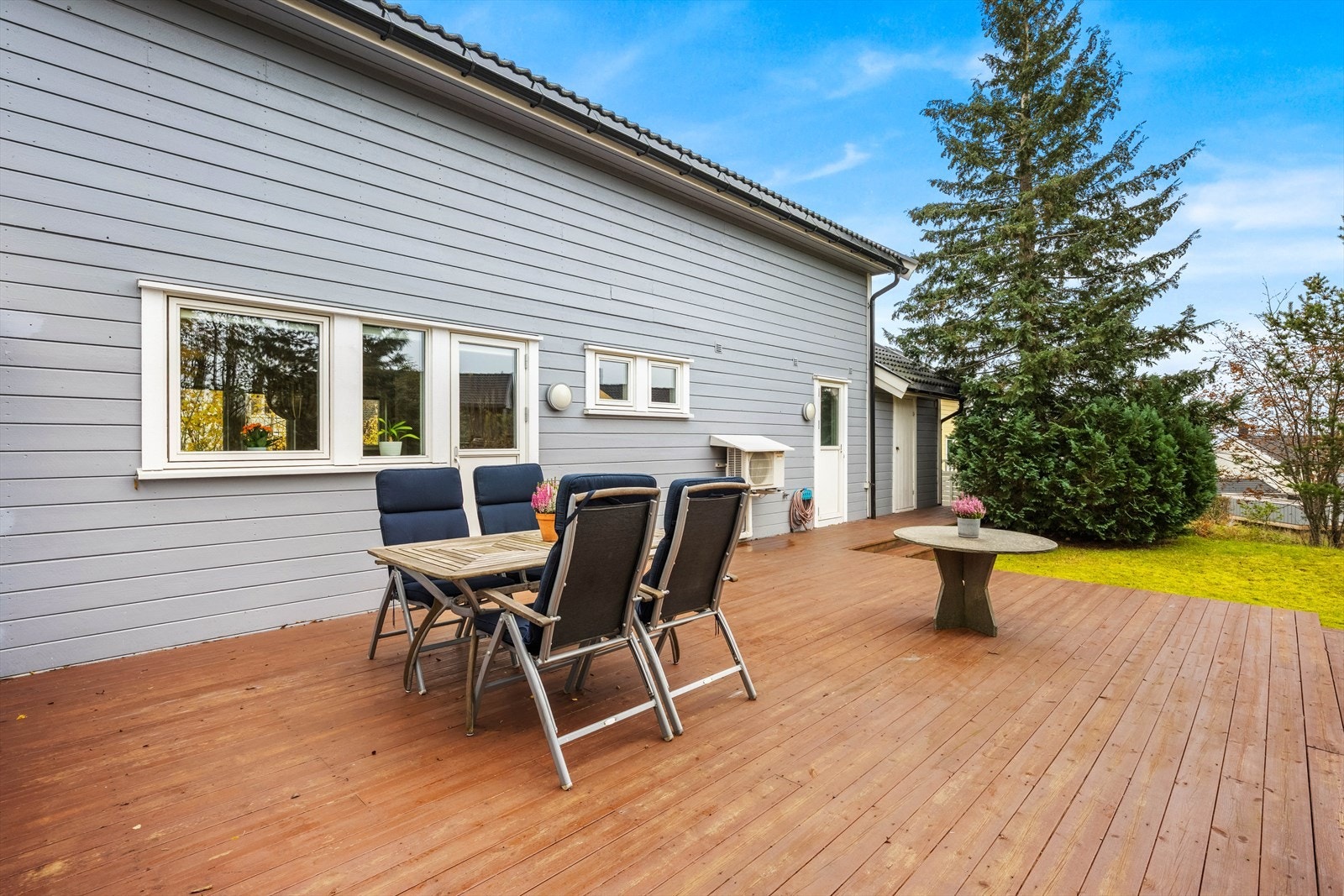 Plattingen er på ca. 40 kvm og har god plass til det man måtte ønske. Galleribilde