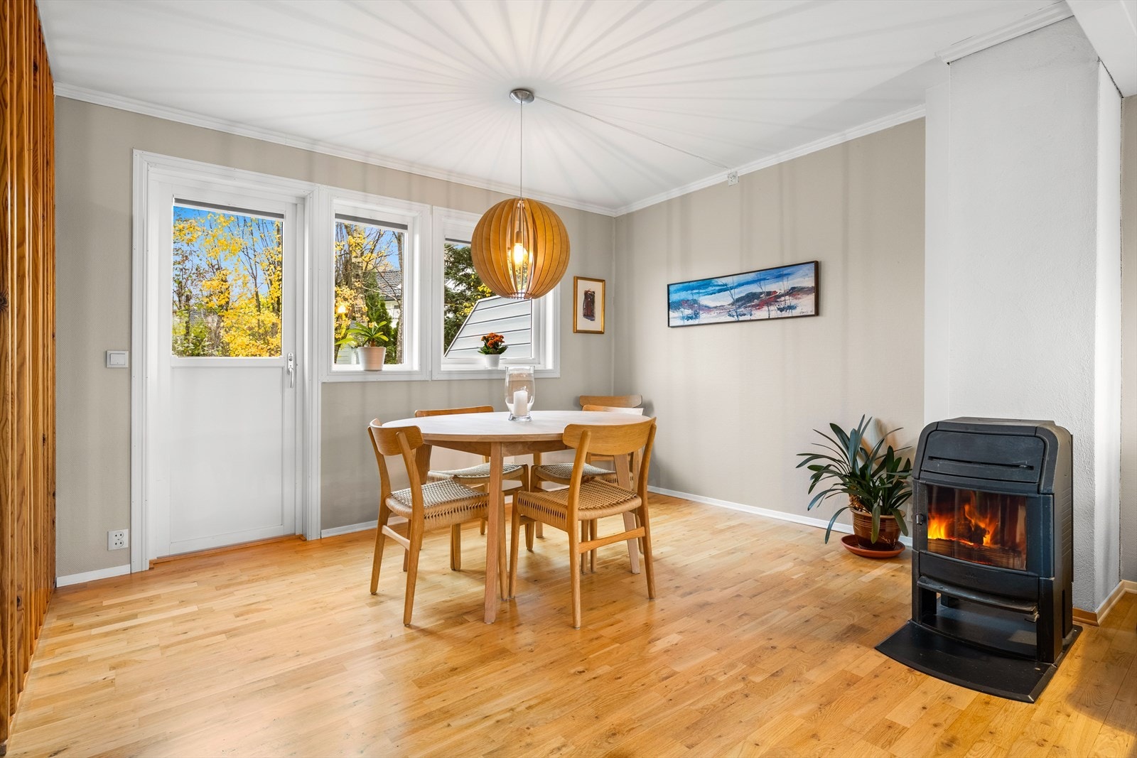 Fra stuen er det direkte adgang til plattingen. Galleribilde