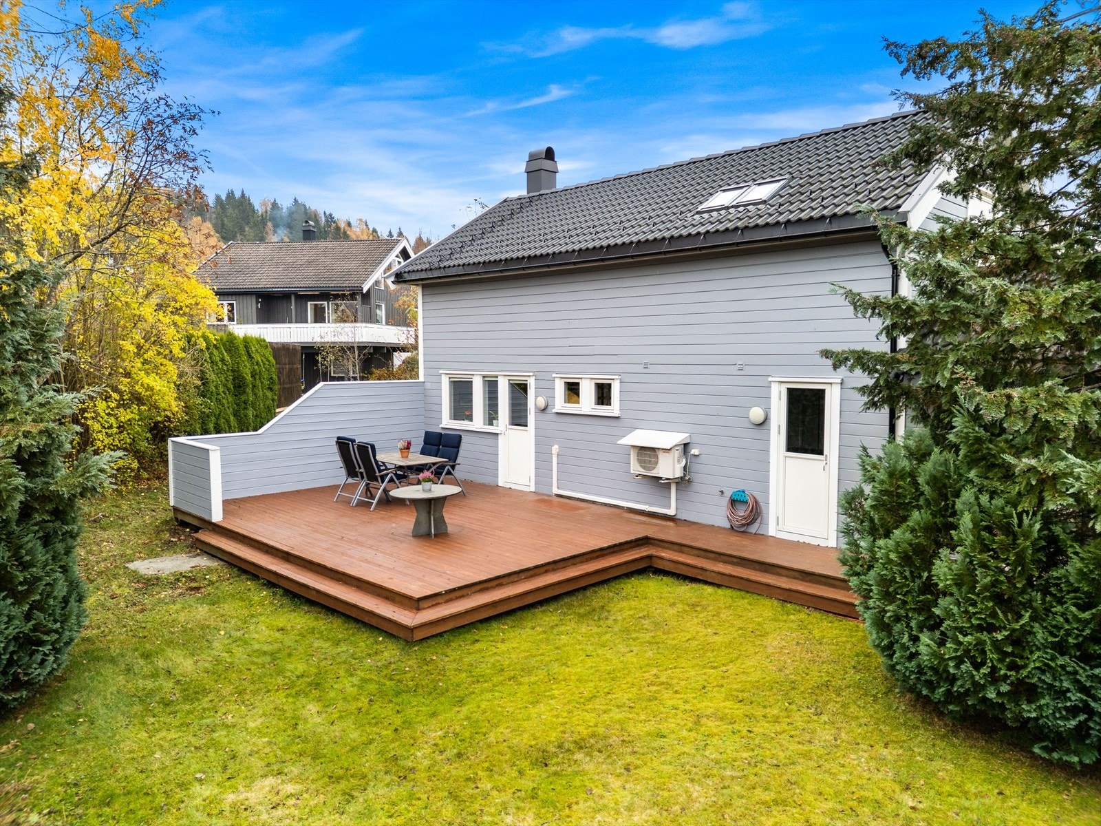 Vedholdt enebolig med 3 soverom, carport og romslig platting! Galleribilde