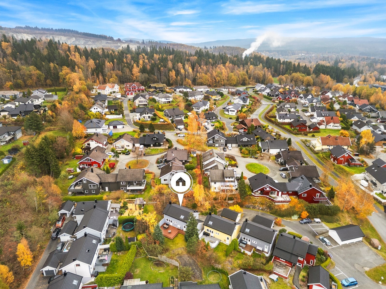 God offentlig kommunikasjon i retning Oslo/Asker og i retning Lierbyen/Drammen med kort vei til bussholdeplass. Galleribilde