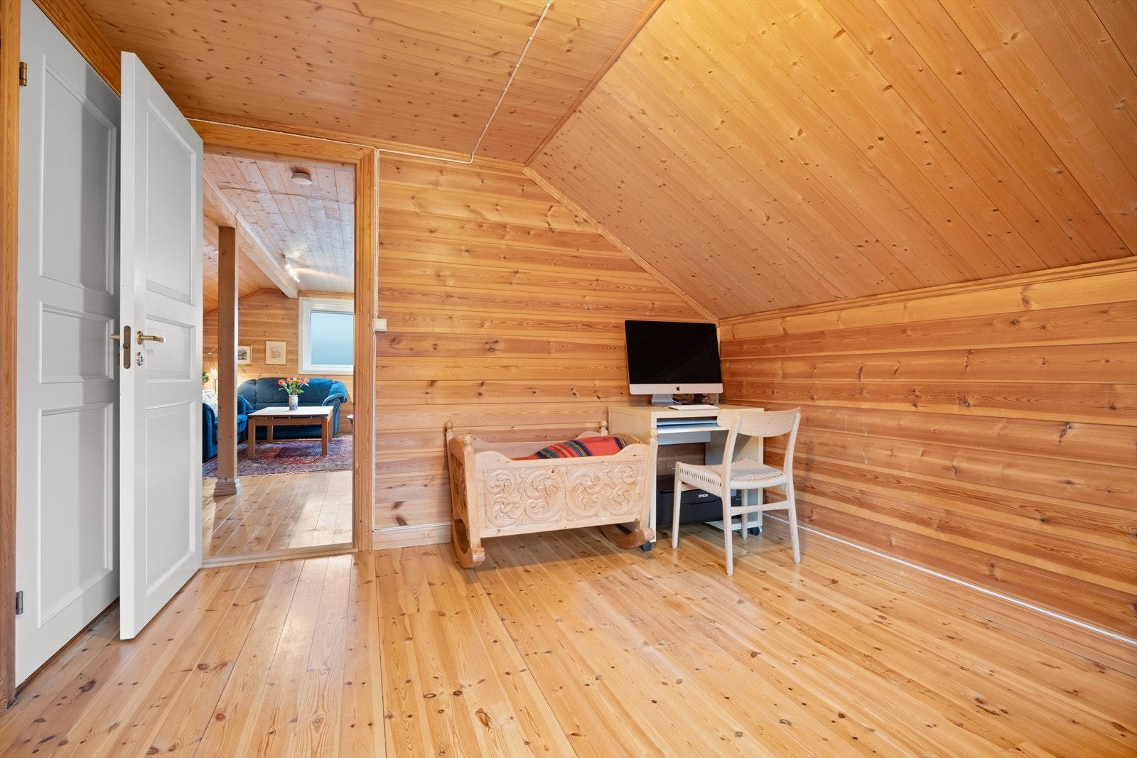 Her er det god plass til skrivebord, garderobeløsning eller det man måtte ønske. Galleribilde