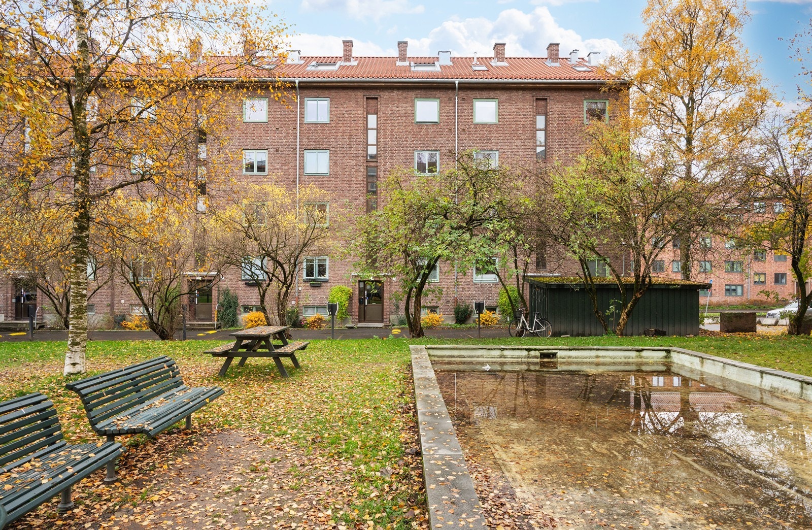 Soverommet vender ut mot rolig bakgård. Galleribilde