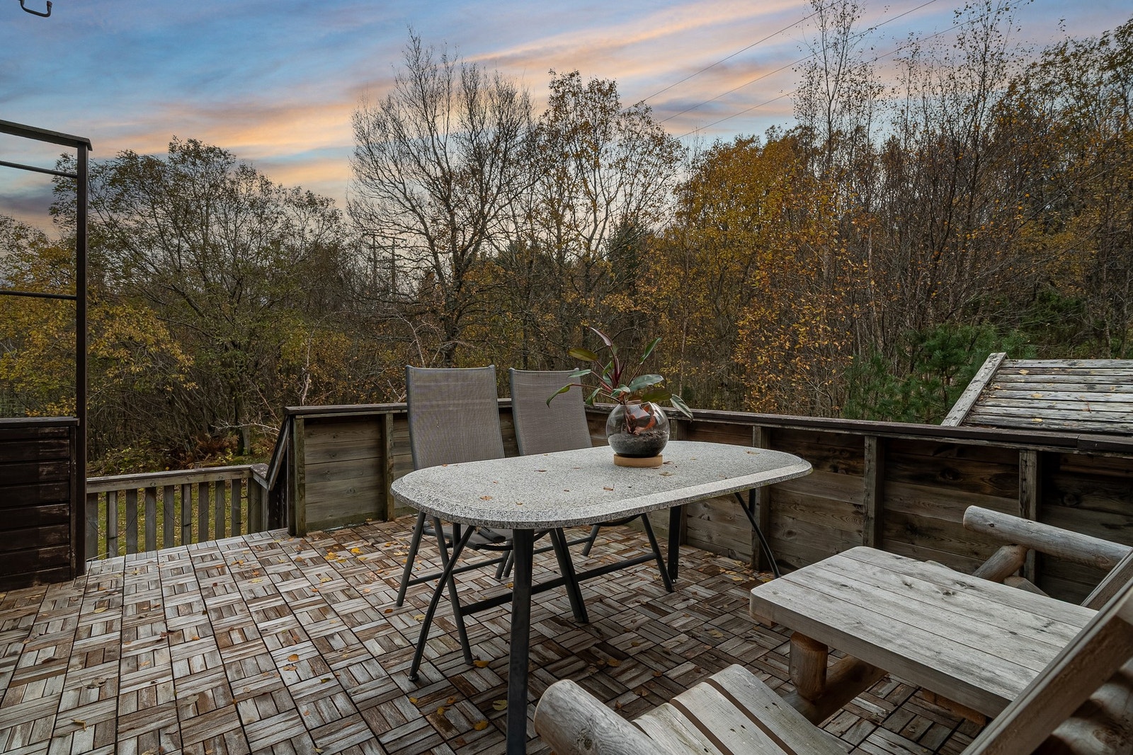 Rundt huset har man totalt terrasseareal på hele 101 kvm. Galleribilde