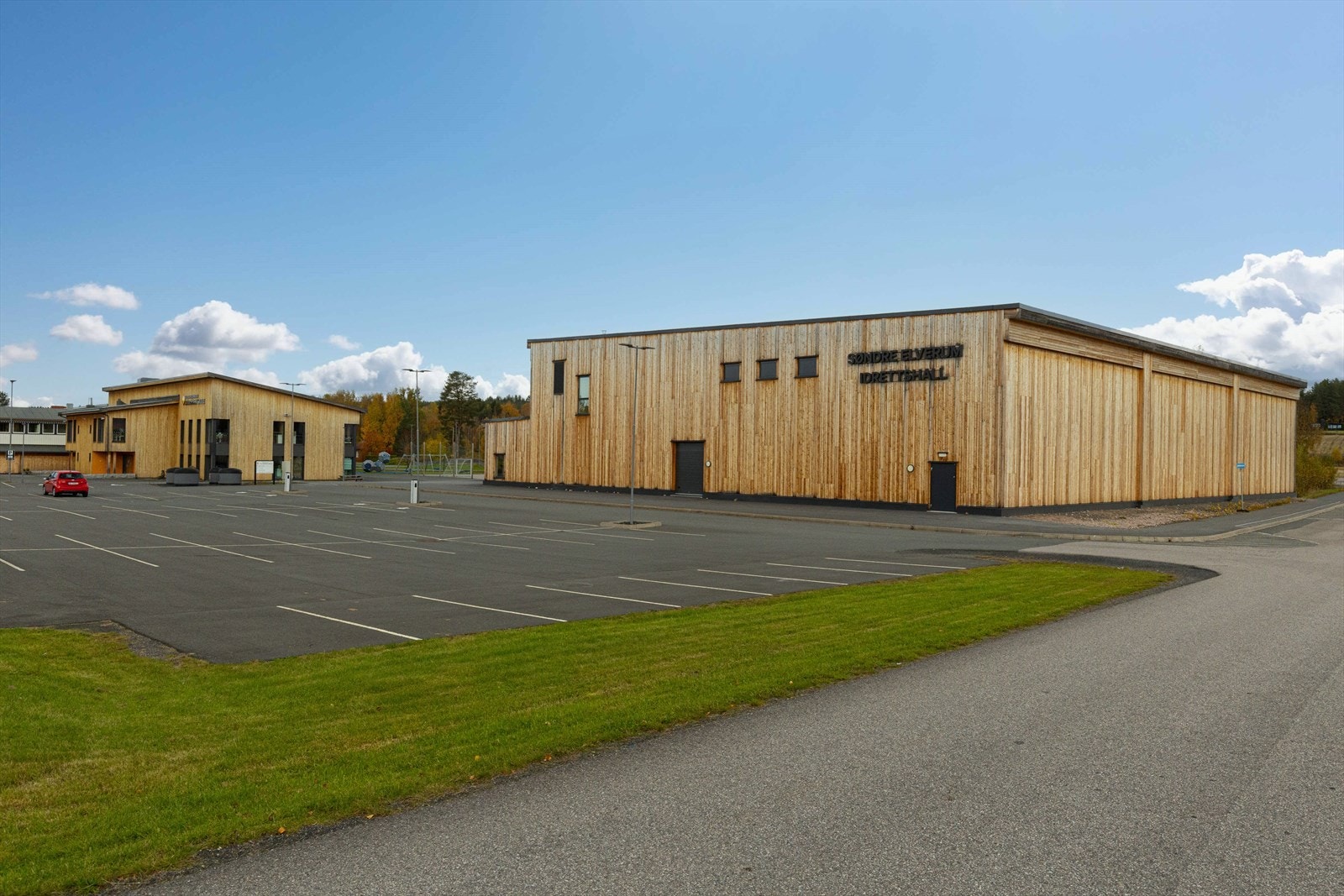 Fra eneboligen er det bare ca. 1 km til Lillemoen skole og Hagen barnehage. Galleribilde