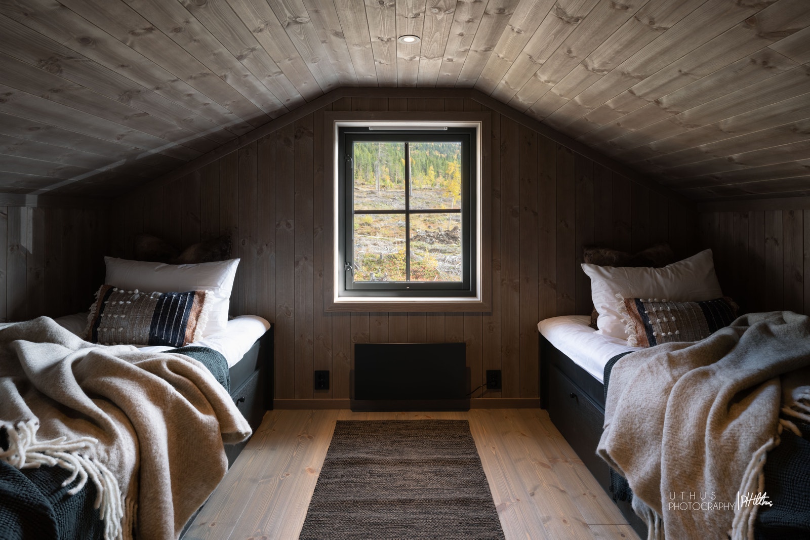 På hemsen er det 1,89 cm takhøyde Galleribilde