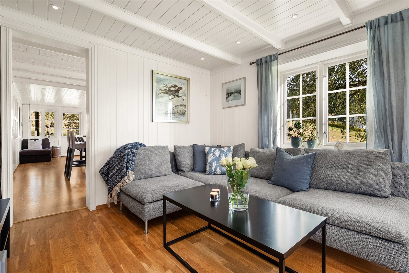 Man får adskilte soner fra kjøkken og stue til stuedel Galleribilde