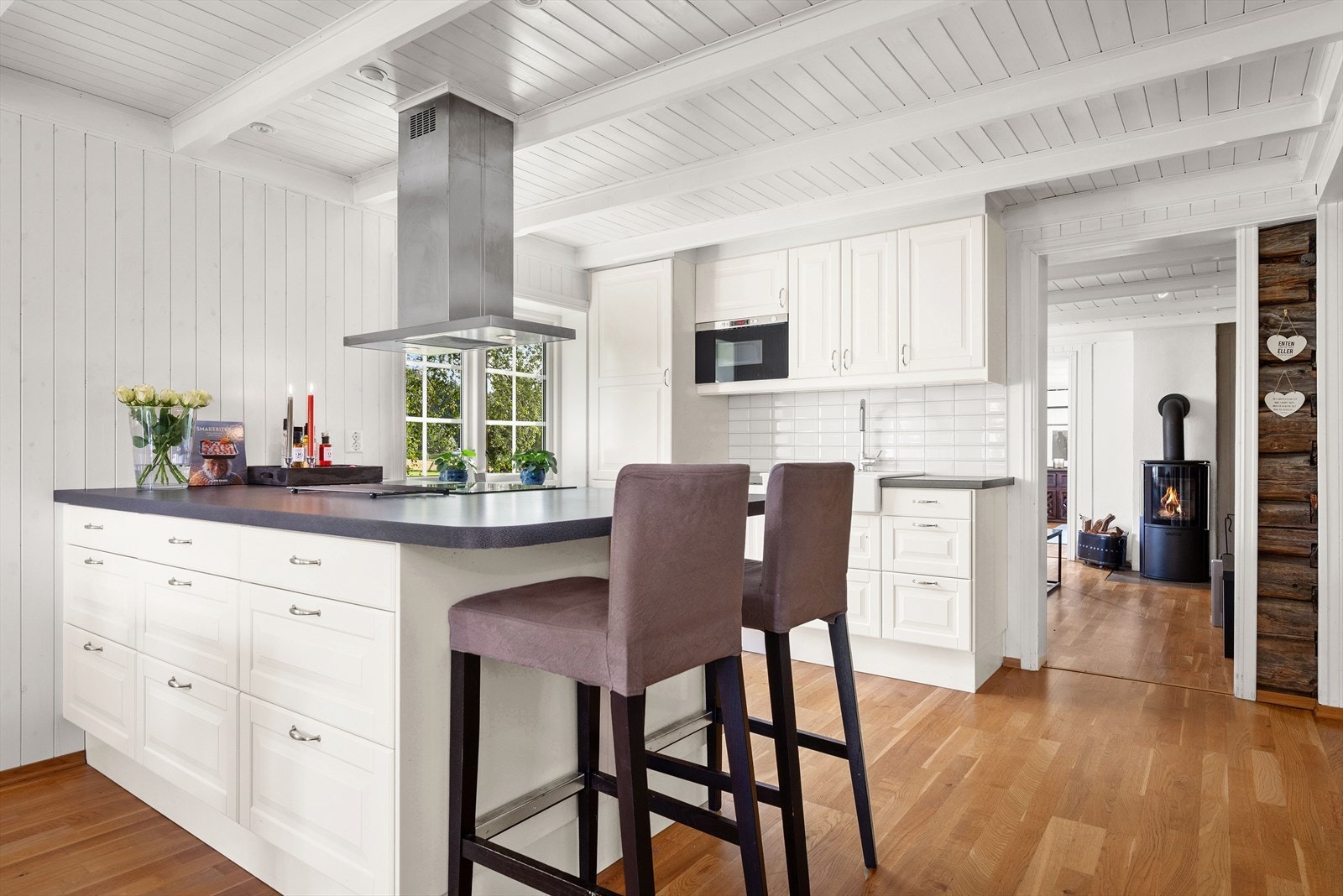 Kjøkkenet er praktisk og har mange gode løsninger Galleribilde