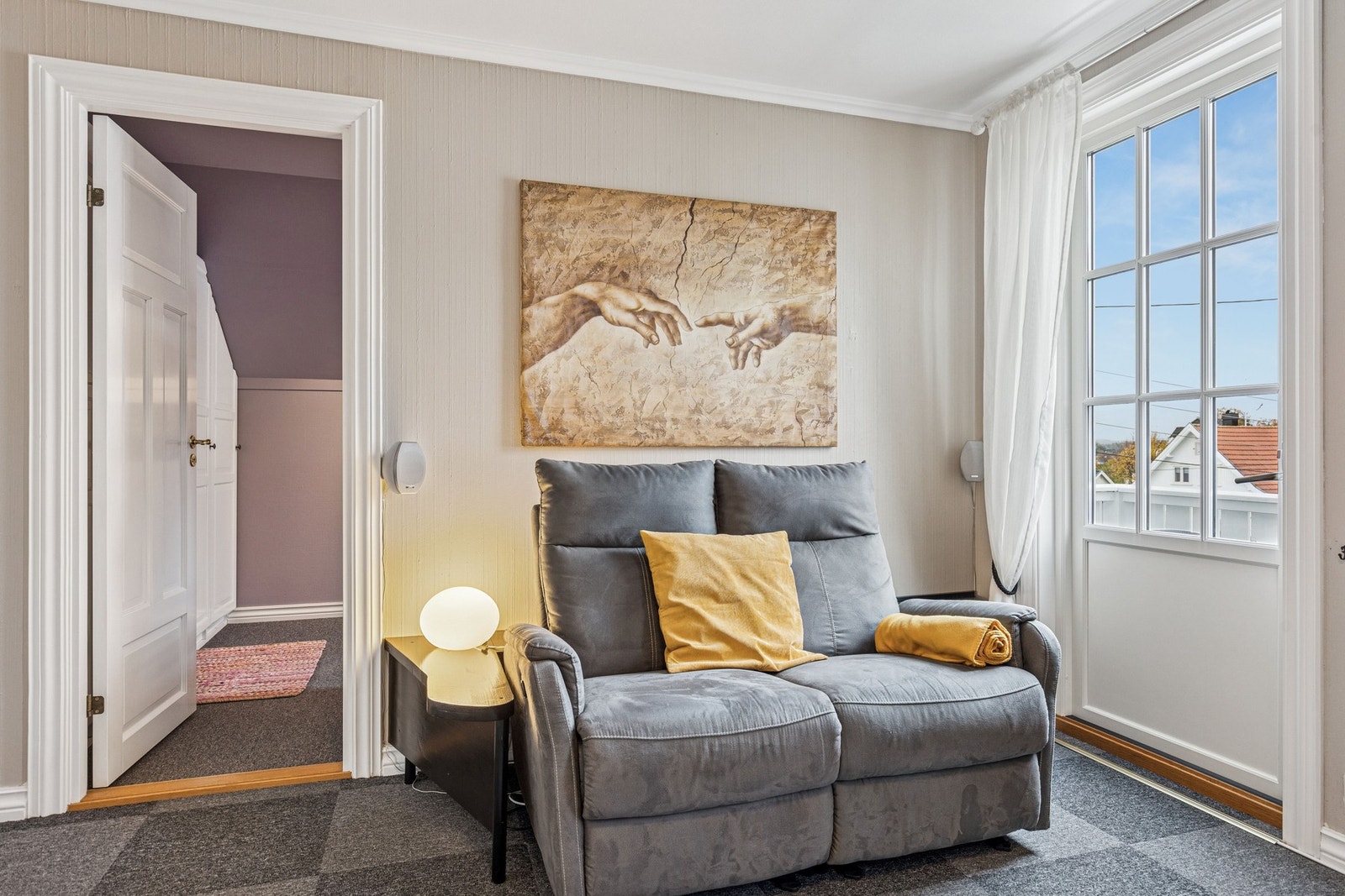 Her har man også utgang til en liten balkong. Galleribilde